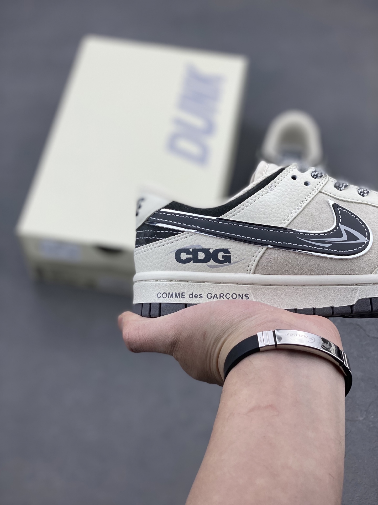 Nike SB Dunk Low CDG Mi Bai Hui Gou Anniversary Custom Sneakers 6 i1739823391801 8891 0 4
