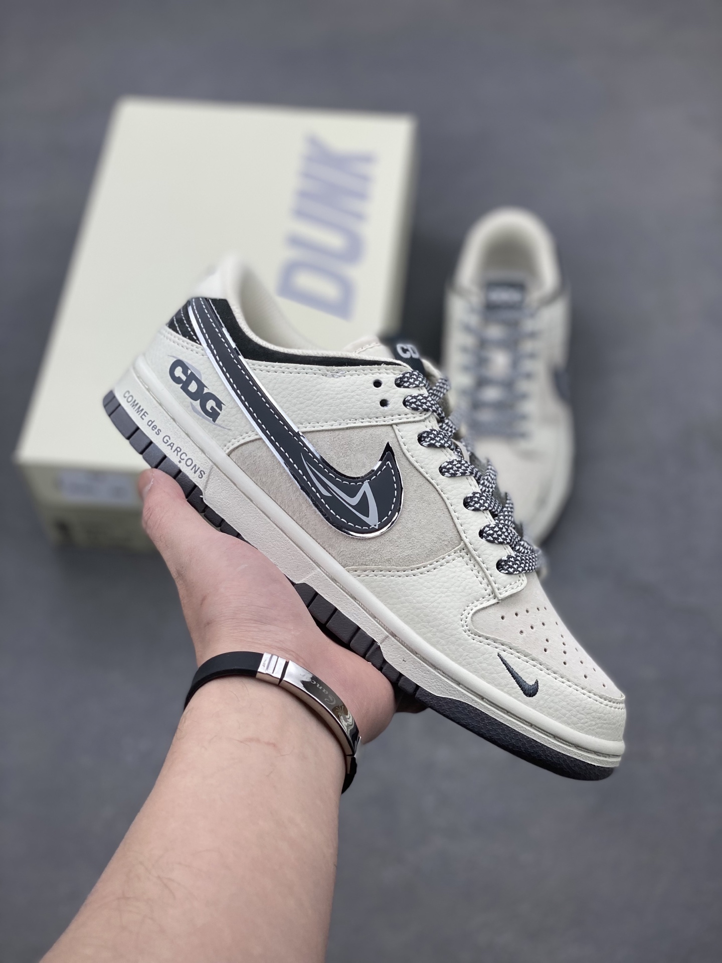 Nike SB Dunk Low CDG Mi Bai Hui Gou Anniversary Custom Sneakers 2 i1739823391852 8687 0 0