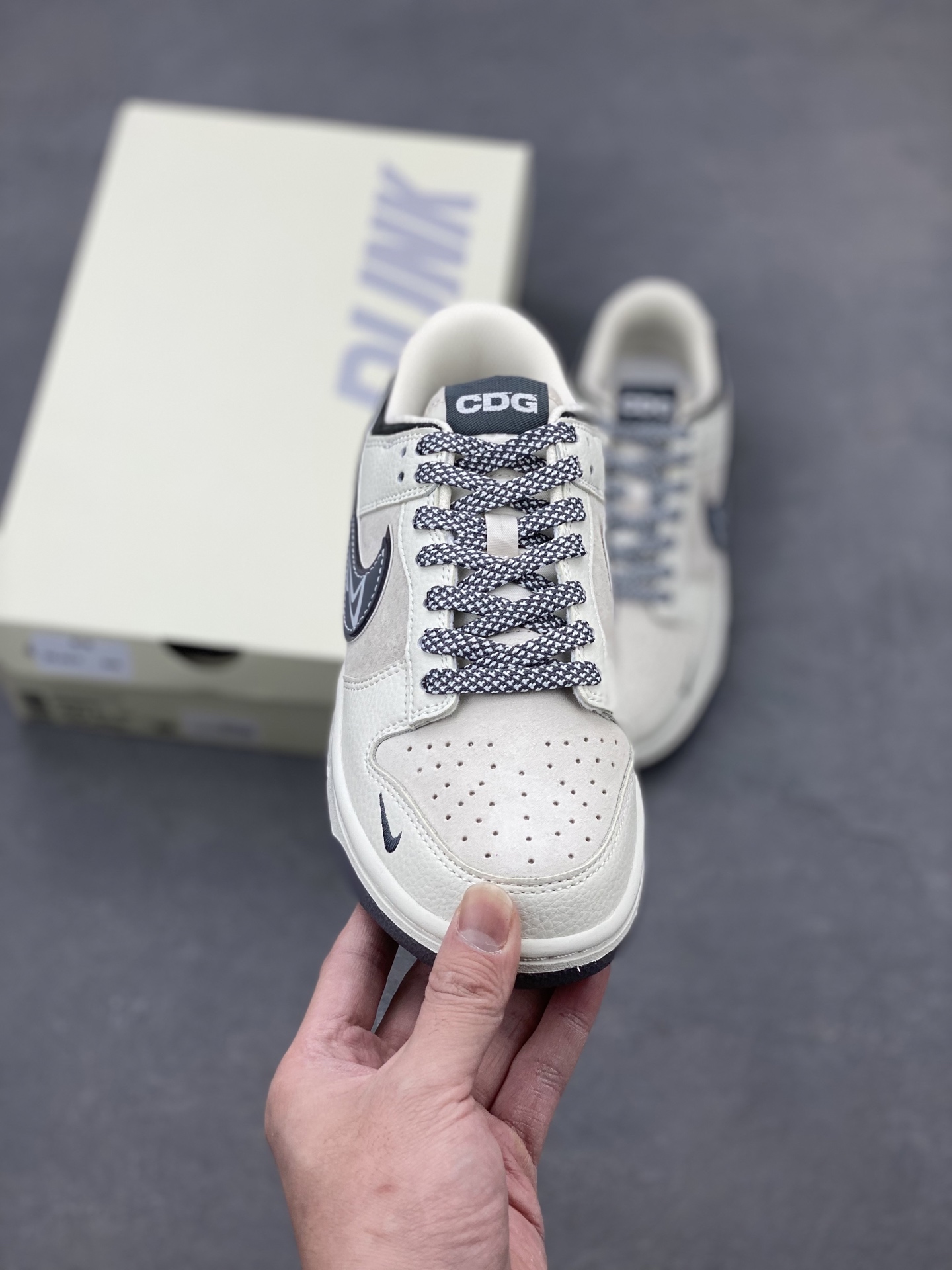 Nike SB Dunk Low CDG Mi Bai Hui Gou Anniversary Custom Sneakers 3 i1739823394185 1291 0 1