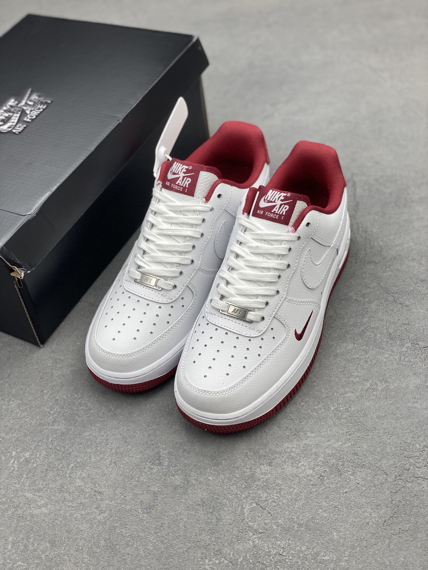 Nike Air Force 1 '07 White/Team Red, Classic Low-Top Sneakers for Men and Women 9 i1739906117205 8128 0 7