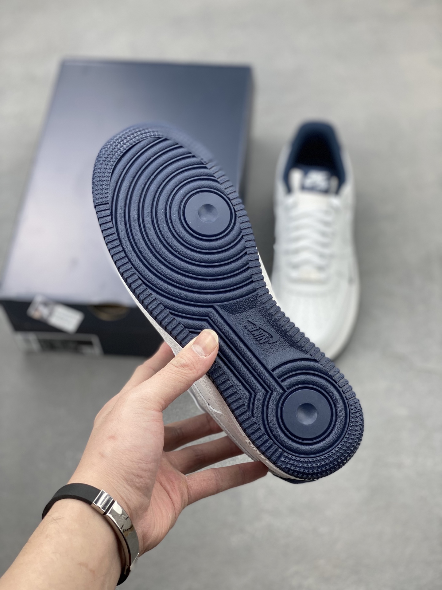 Nike Air Force 1 '07 Low-Top Sneakers - White/Navy Colorway 7 i1739906215815 1383 0 5