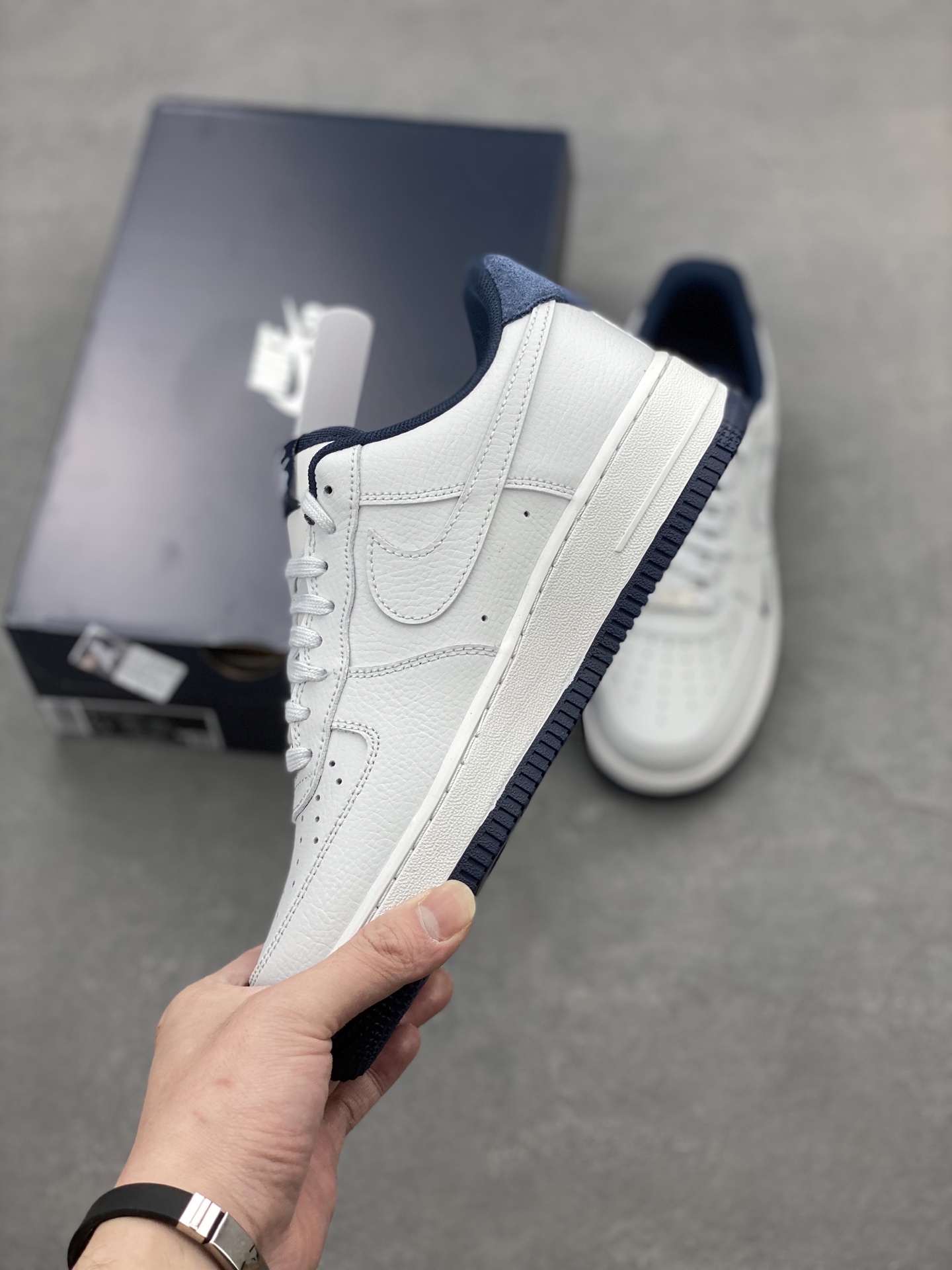 Nike Air Force 1 '07 Low-Top Sneakers - White/Navy Colorway 4 i1739906218439 5041 0 2