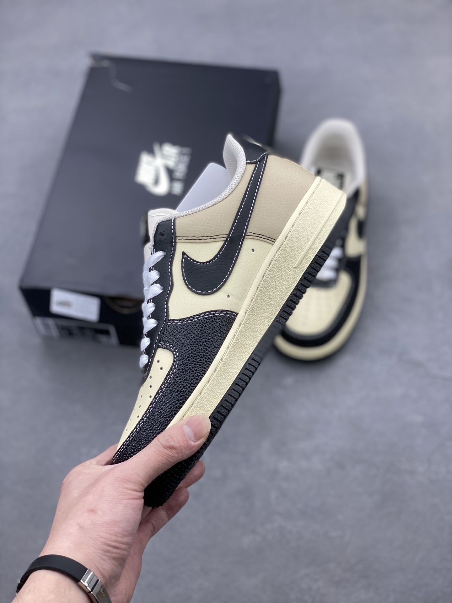 Nike Air Force 1 Low Retro Sneakers - Black/Tan Leather, Honeycomb Cushion 4 i1739993139954 4095 0 2