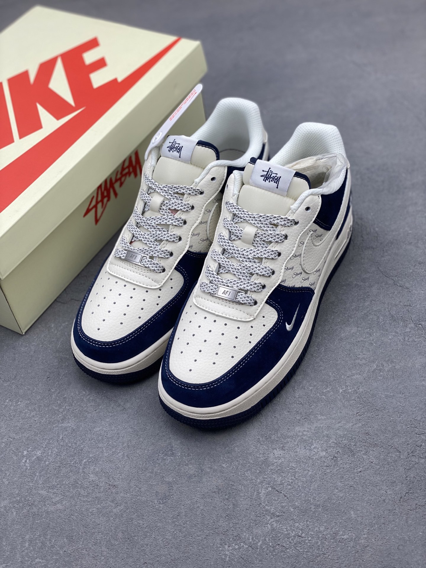 Nike Air Force 1 '07 Low Stussy, Limited Edition Sneakers - Navy/Fossil 9 i1740078816718 2619 0 7