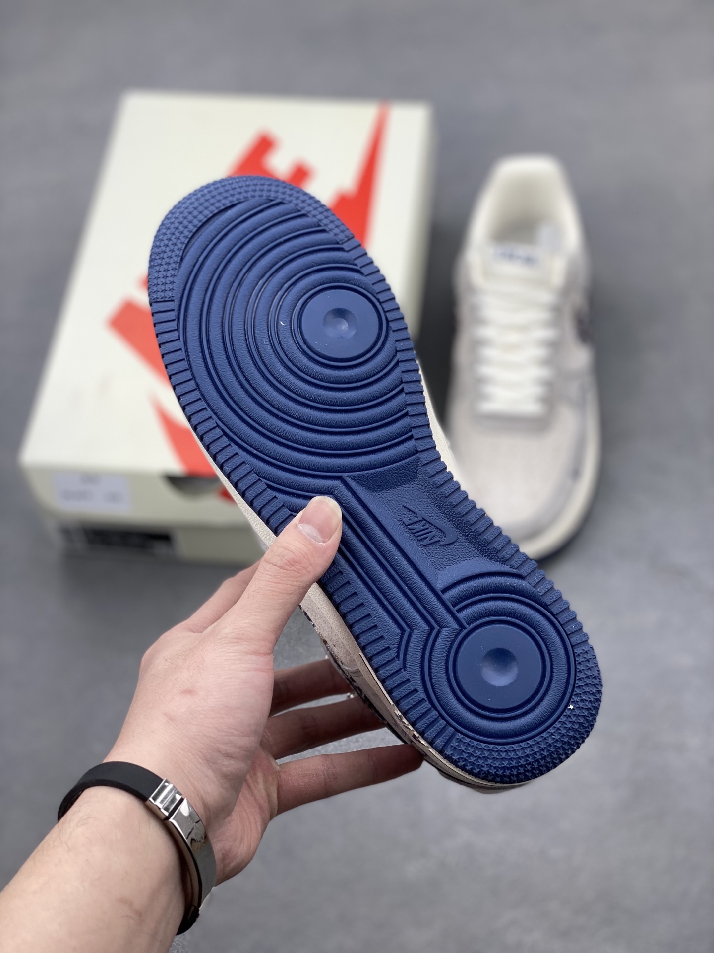 Nike Air Force 1 '07 Low Dior Custom Sneakers - Limited Edition 7 i1740079117778 1718 0 5