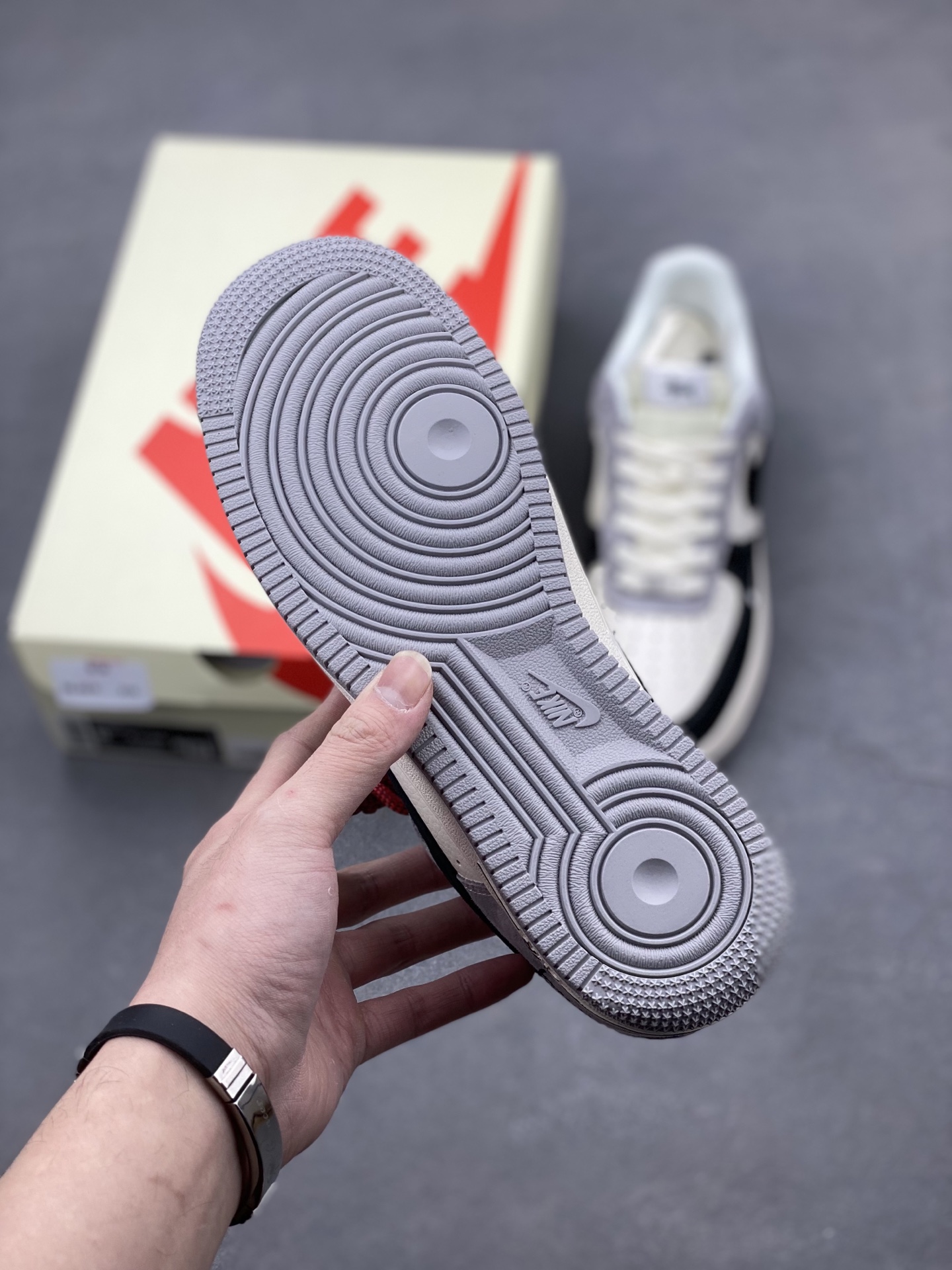Nike Air Force 1 '07 Low Sneakers - Limited Edition, Premium Comfort 7 i1740162397913 3725 0 5
