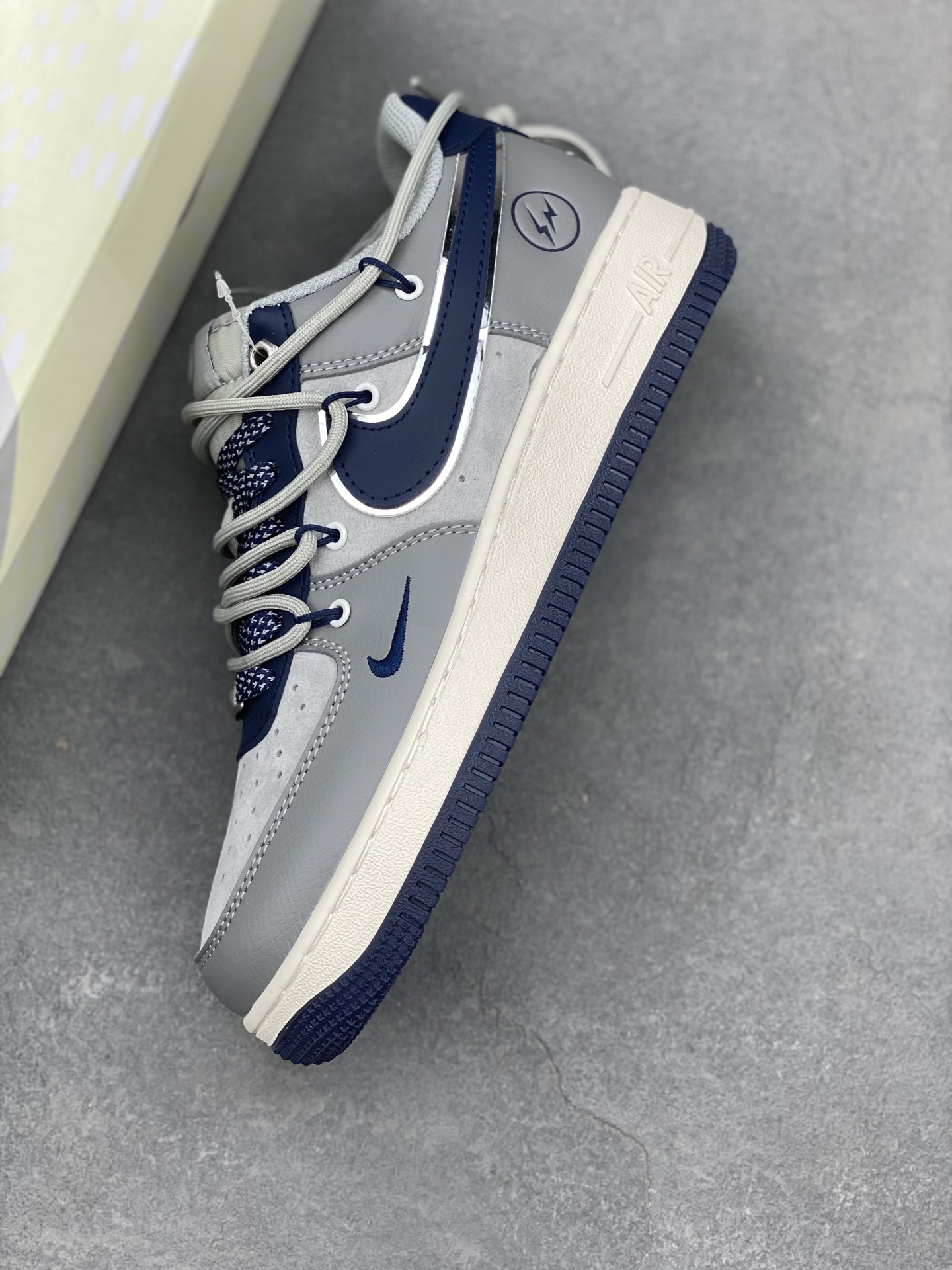Nike Air Force 1 '07 Low Sneakers - Limited Edition, Premium Comfort and Style 8 i1740162617766 9839 0 6