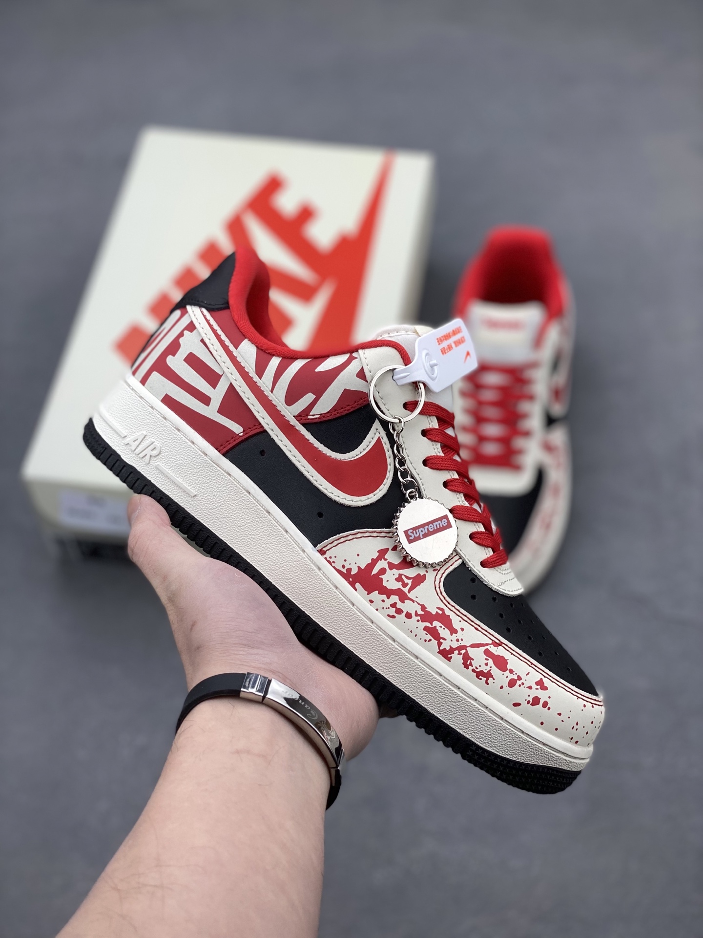 Nike Air Force 1 '07 Low Supreme: Limited Edition Sneakers 2 i1740162693534 2247 0 0