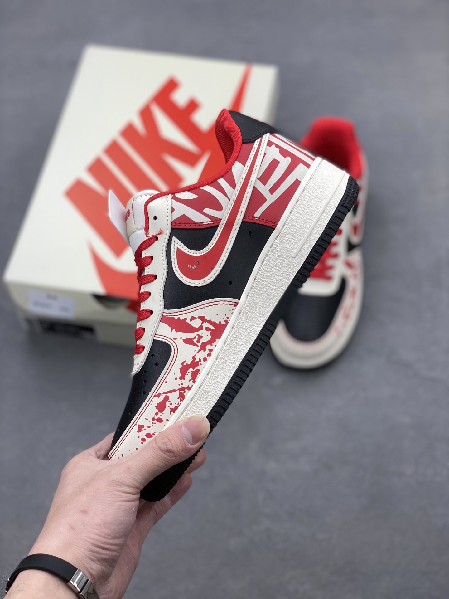 Nike Air Force 1 '07 Low Supreme: Limited Edition Sneakers 4 i1740162694735 5032 0 2