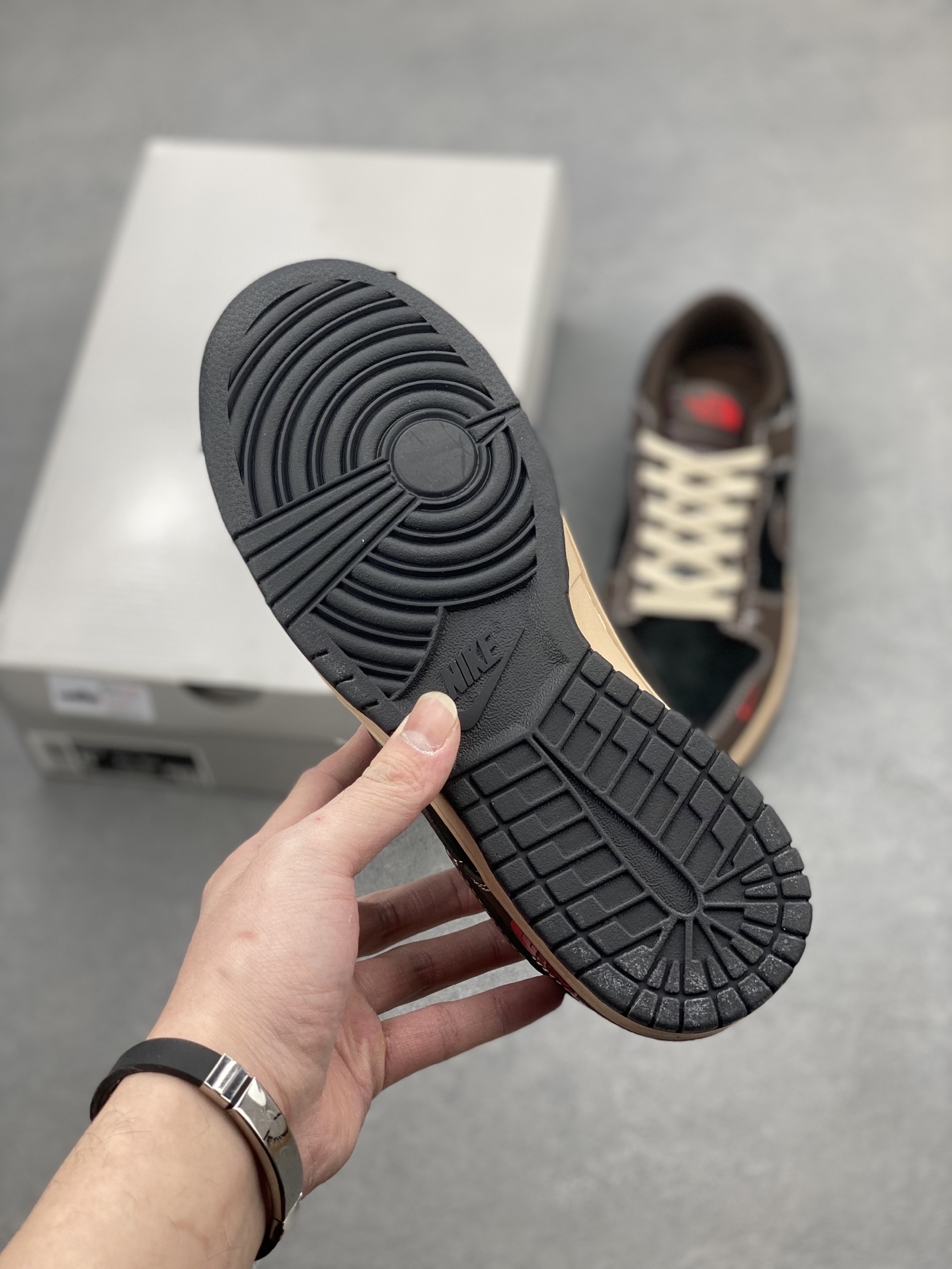 工厂套现🎉 福利特价💰100
原本地280版本
Nike SB Dunk Low x The North Face 棕黑红小钩
纯原大厂出品 极力推荐👏
原装头层材料 独家版型蒸餾加工
帶來的是更好的视觉和脚感体验
大厂纯原品质出货 清洁度 电绣工艺
皮料切割干净无任何毛边 细节完美
官方货号:XX9928 028CC
尺码:36 36.5 37.5 38 38.5 39 40 40.5 41 42 42.5 43 44 44.5 45