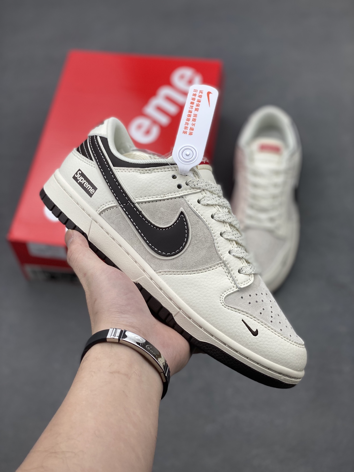 Nike SB Dunk Low x Supreme White Black Sneaker Premium Quality 1 i1740258007919 2918 0 0