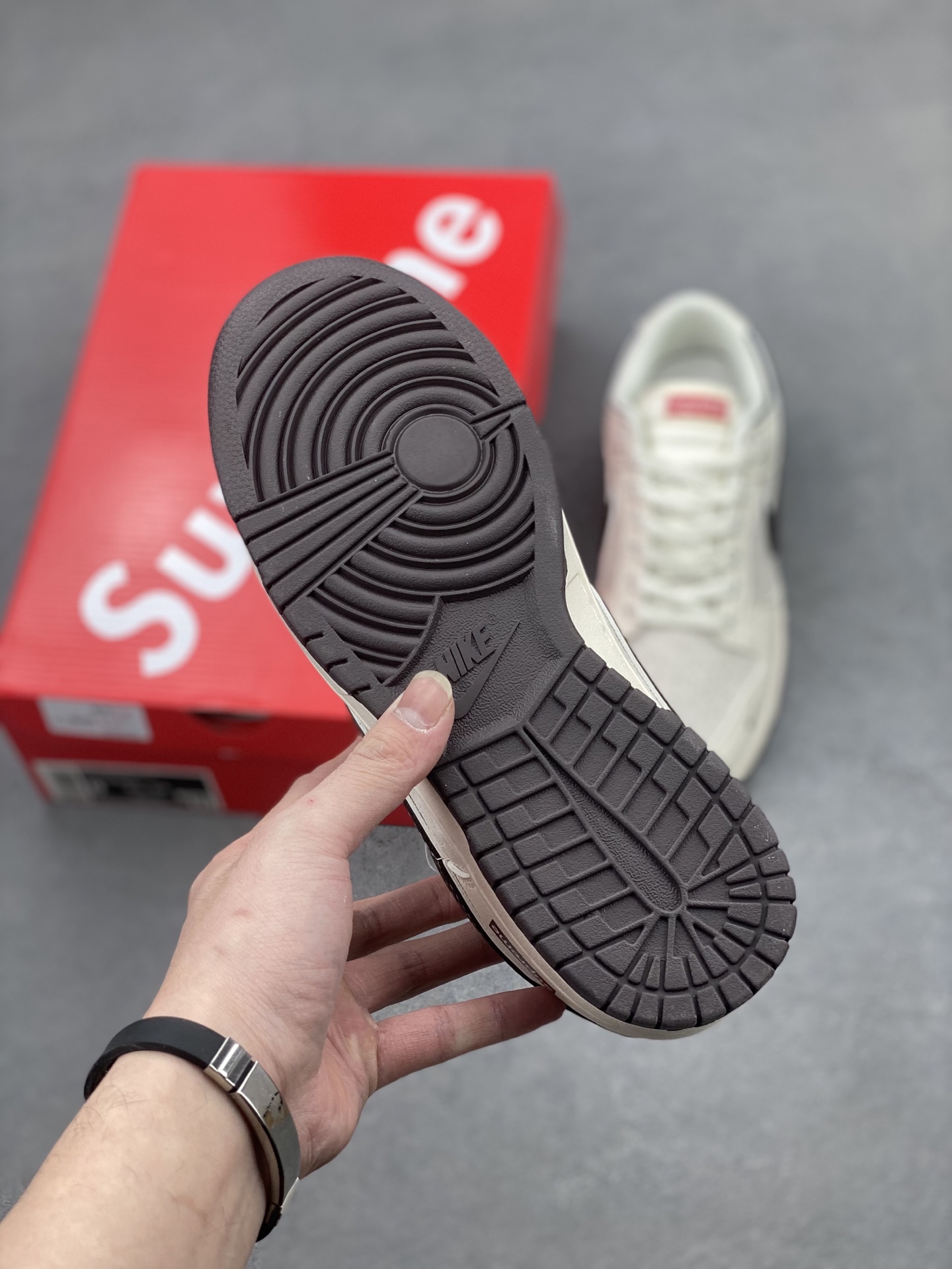Nike SB Dunk Low x Supreme White Black Sneaker Premium Quality 6 i1740258037140 1695 0 5
