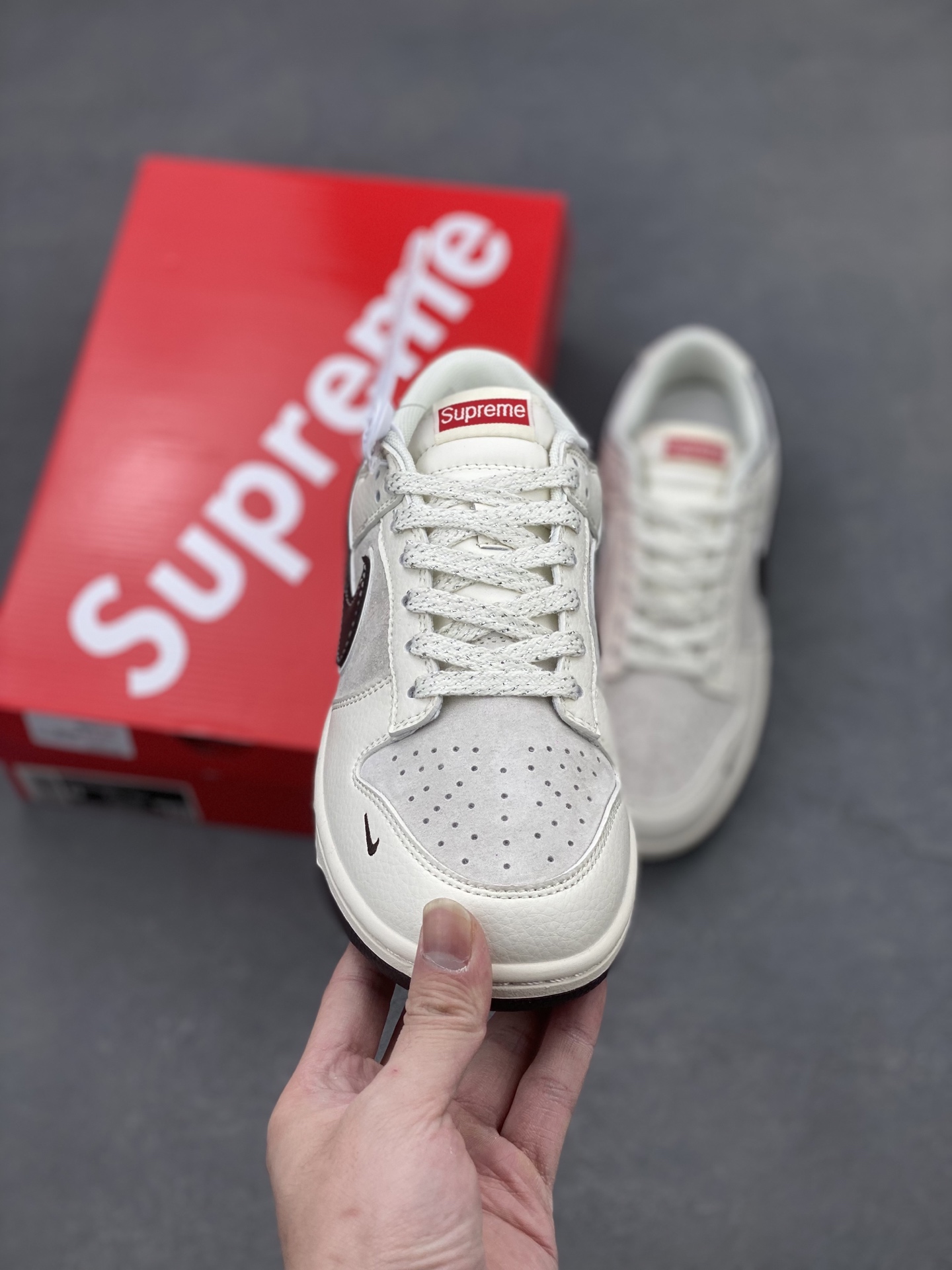 Nike SB Dunk Low x Supreme White Black Sneaker Premium Quality 2 i1740258037849 7578 0 1