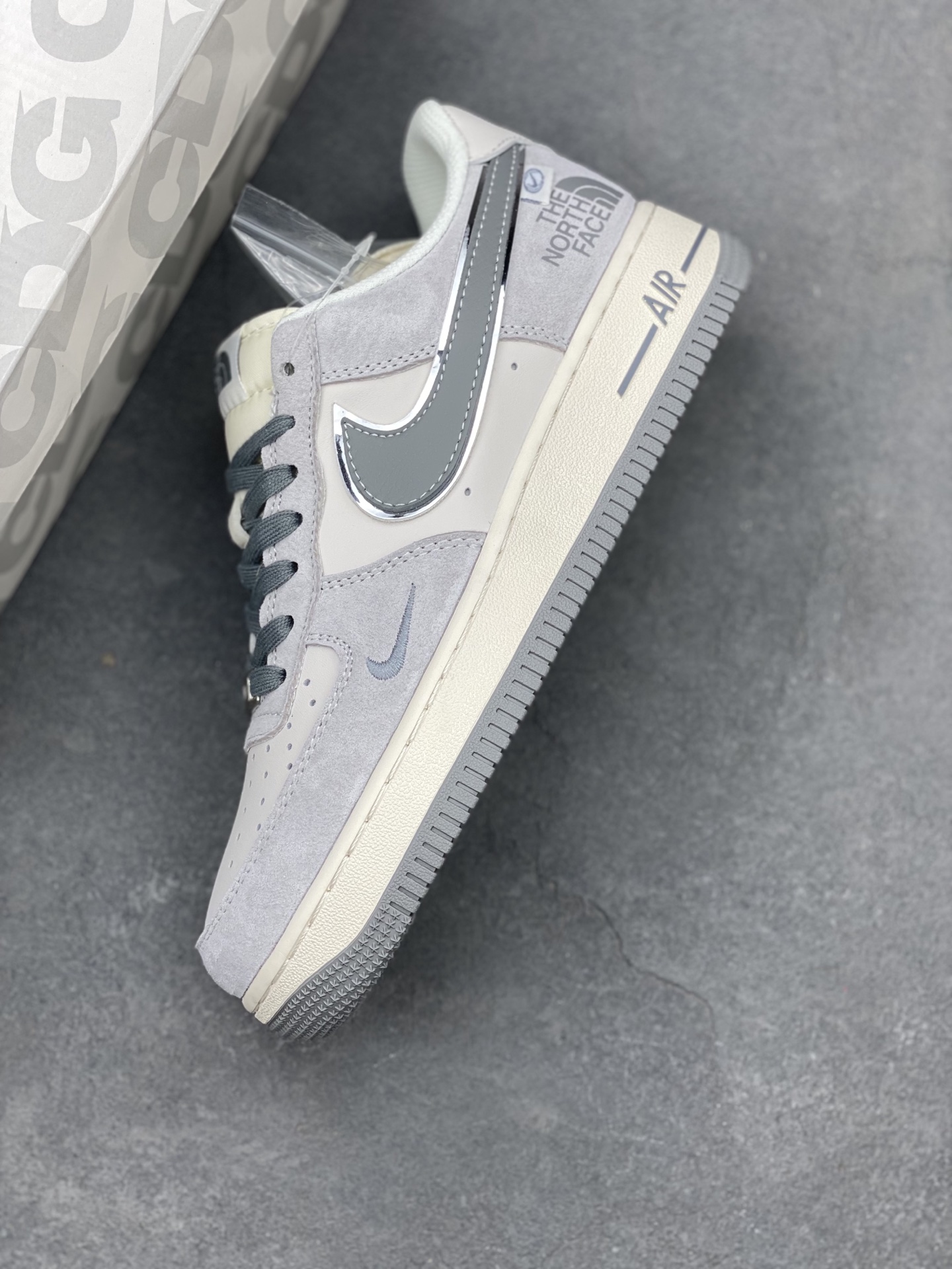 Nike Air Force 1 '07 Low Sneakers - Limited Edition with Custom Details 8 i1740329105850 5671 0 6