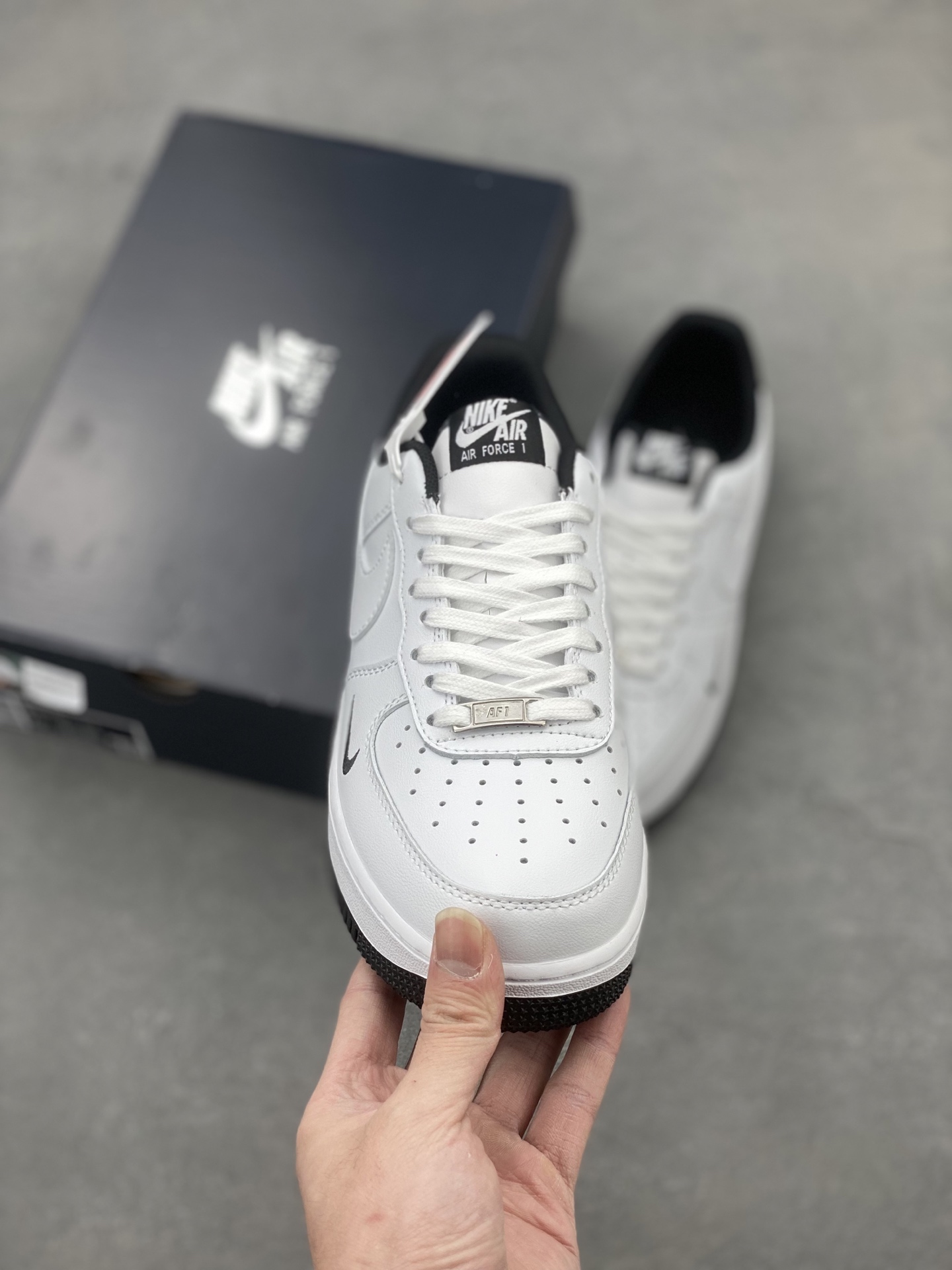 Nike Air Force 1 '07 White Black: Classic Style, Modern Comfort 3 i1740413885795 5698 0 1