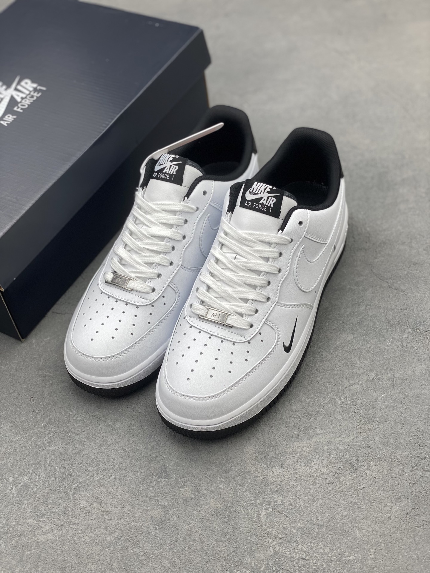 Nike Air Force 1 '07 White Black: Classic Style, Modern Comfort 9 i1740413887297 1645 0 7