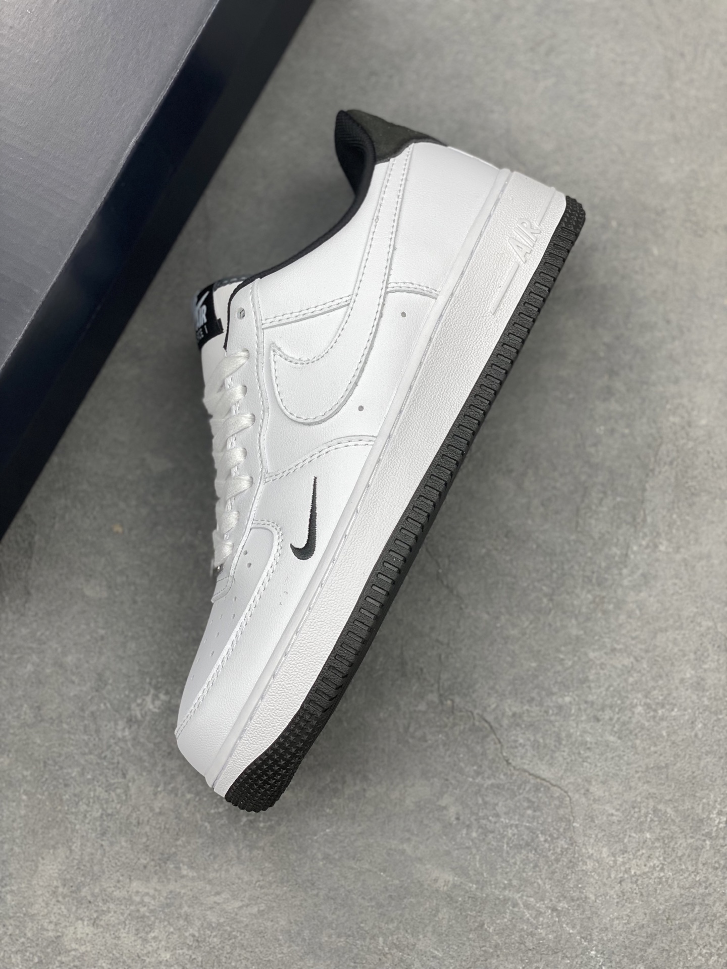 Nike Air Force 1 '07 White Black: Classic Style, Modern Comfort 8 i1740413892690 8047 0 6