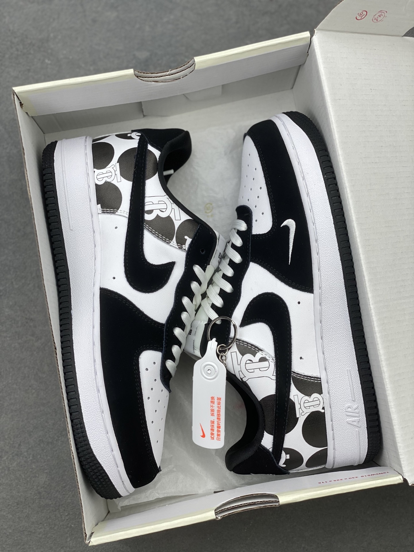 Nike Air Force 1 '07 Low Black and White Limited Edition Sneakers 10 i1740499961905 3746 0 8
