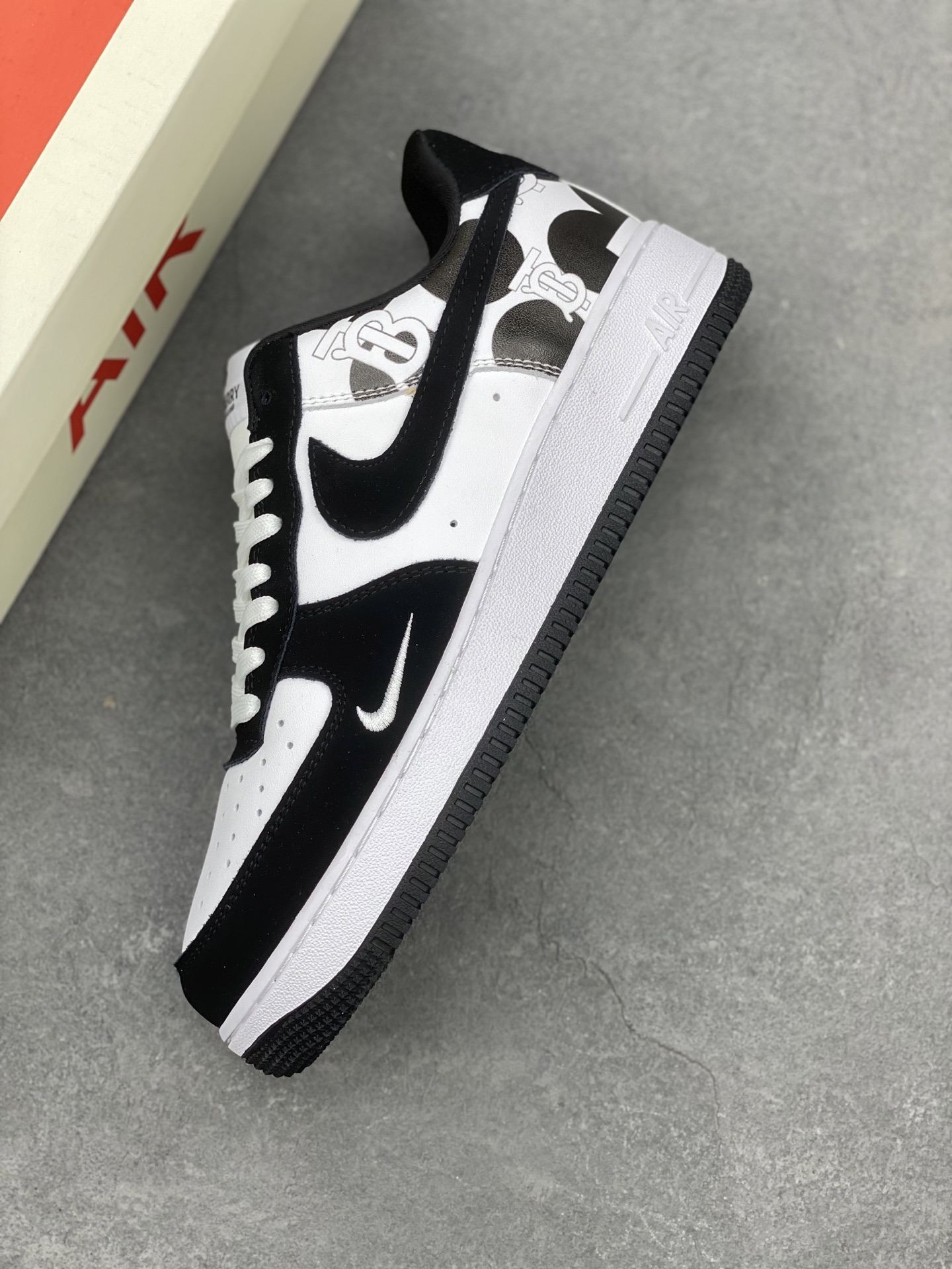 Nike Air Force 1 '07 Low Black and White Limited Edition Sneakers 8 i1740499963402 8100 0 6