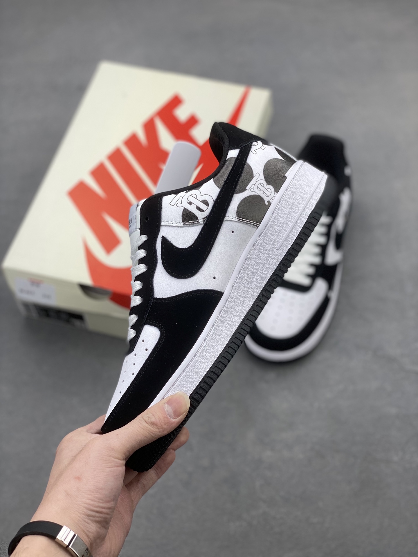 Nike Air Force 1 '07 Low Black and White Limited Edition Sneakers 4 i1740499964516 6521 0 2