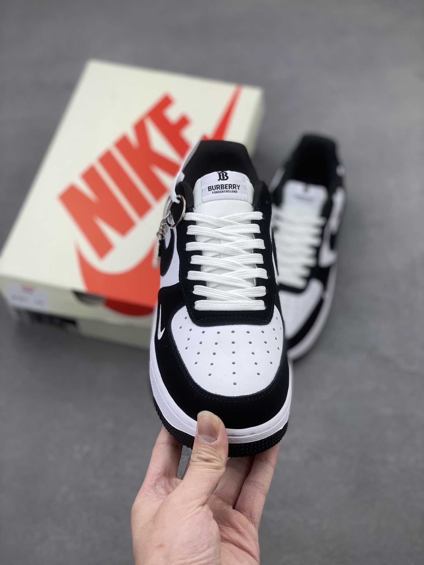 Nike Air Force 1 '07 Low Black and White Limited Edition Sneakers 3 i1740499966868 8750 0 1