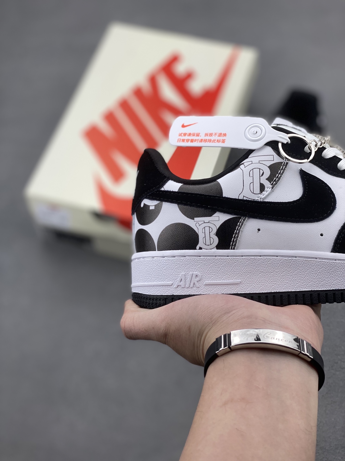 Nike Air Force 1 '07 Low Black and White Limited Edition Sneakers 6 i1740499967602 2271 0 4