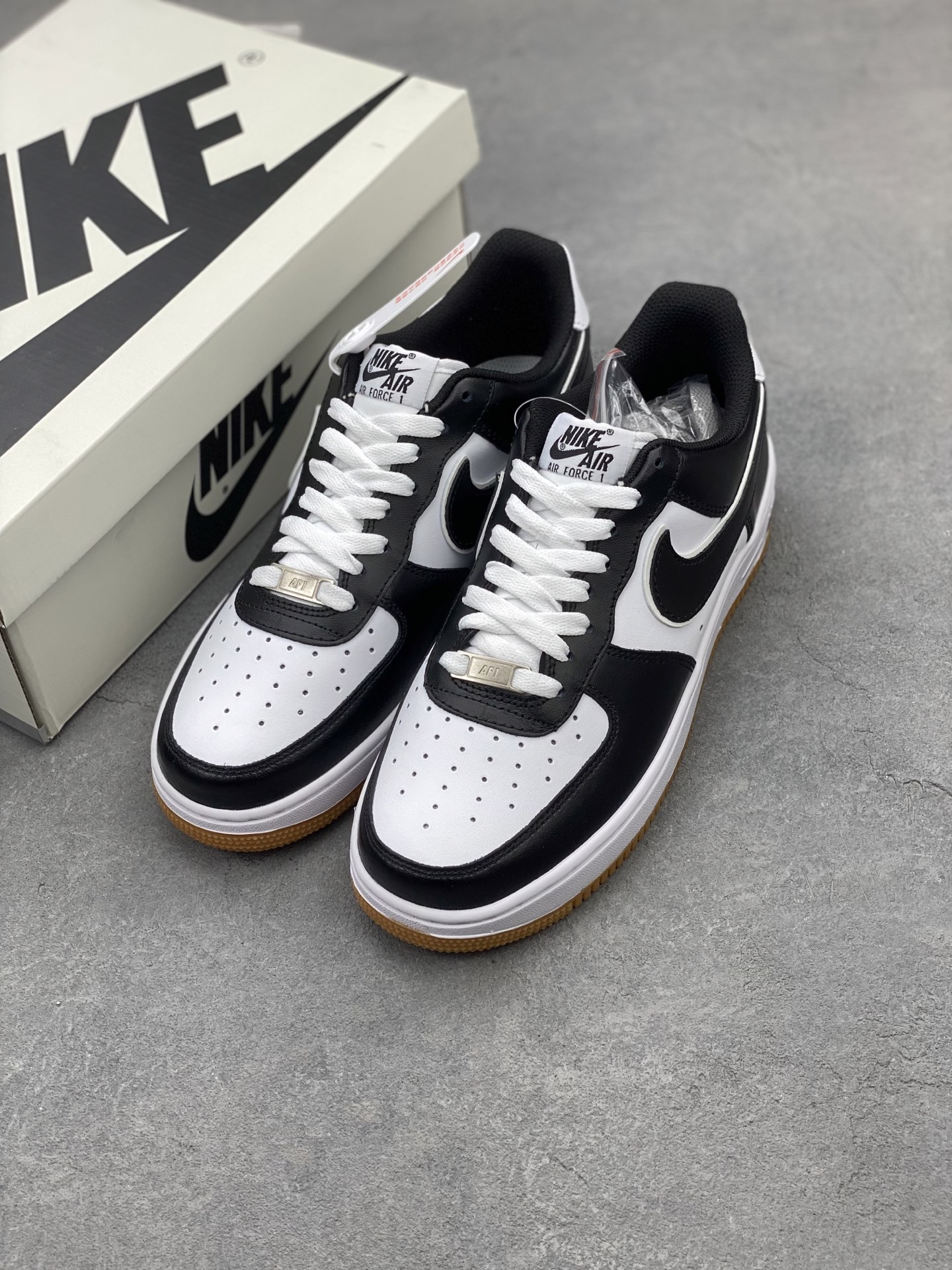 Nike Air Force 1 '07 Black White Gum Bottom Athletic Shoes AW2296-002 9 i1740598078020 6638 0 7