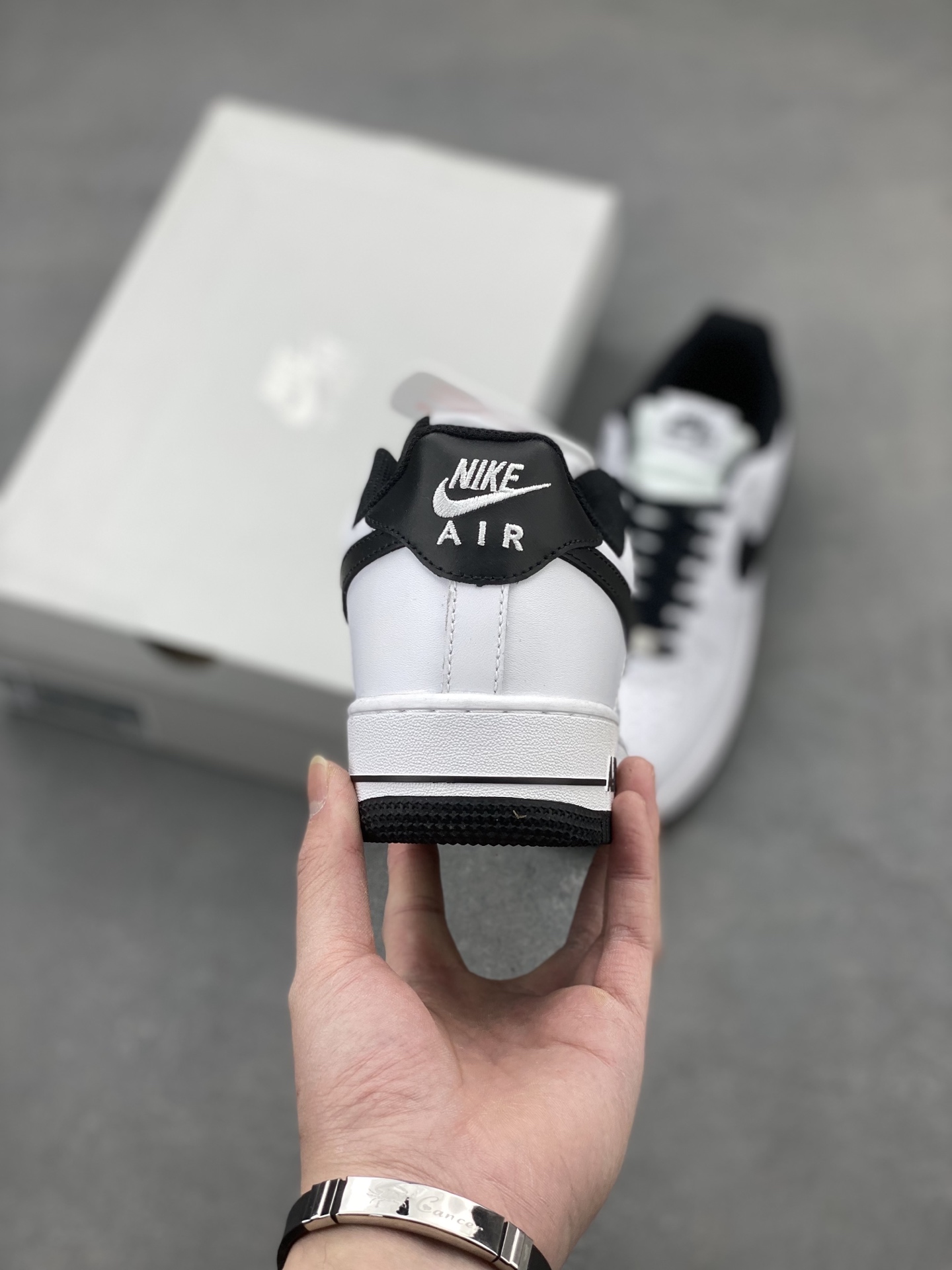 Nike Air Force 1 '07: Classic White & Black Sneakers for Men & Women 5 i1740598239815 6858 0 3