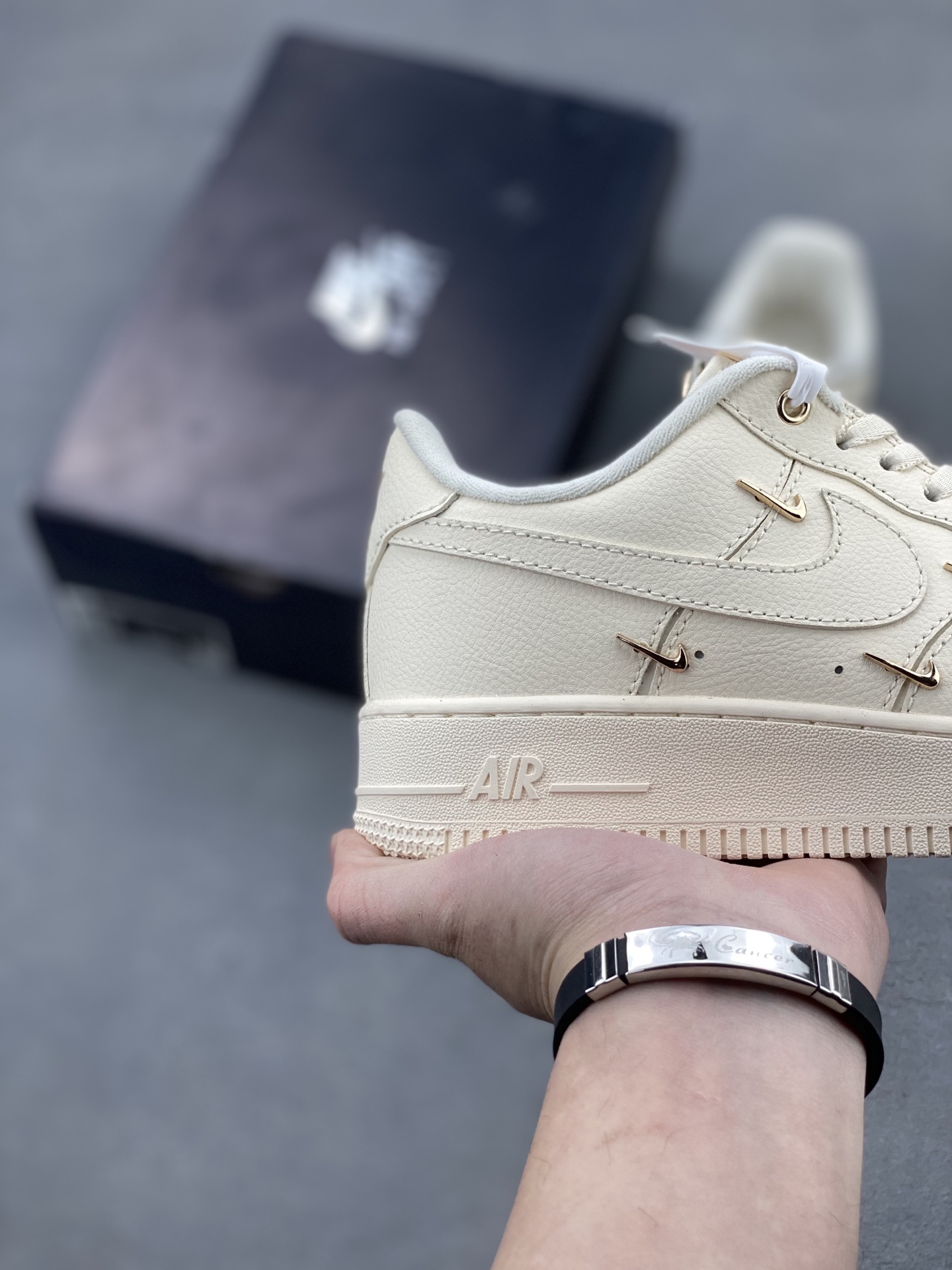 Nike Air Force 1 '07 Premium Edition Beige Gold Accents - Limited Sizes 6 i1740598271853 2381 0 4