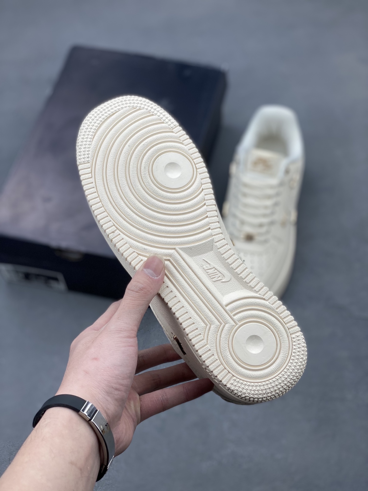 Nike Air Force 1 '07 Premium Edition Beige Gold Accents - Limited Sizes 7 i1740598277718 4840 0 5