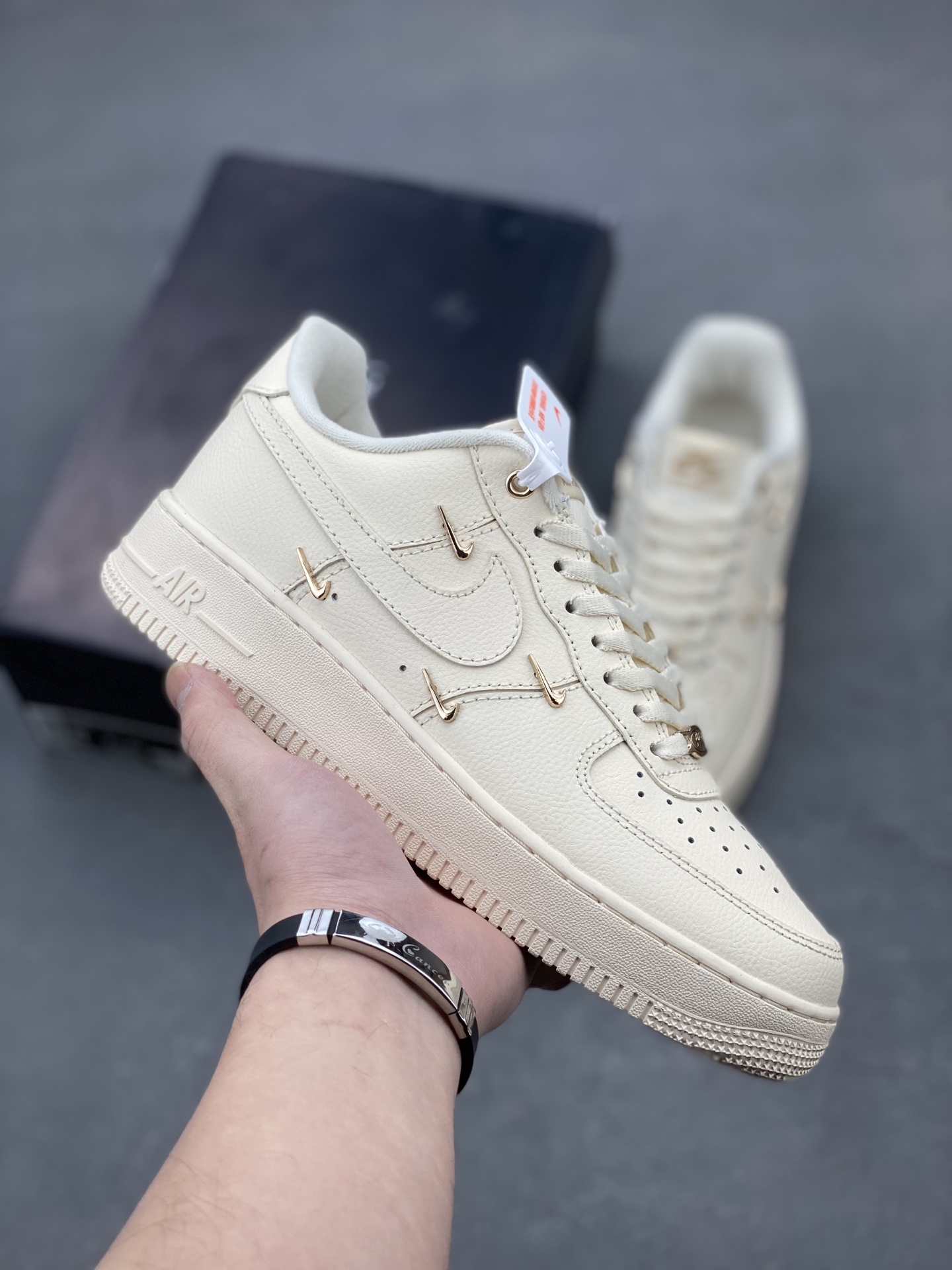 Nike Air Force 1 '07 Premium Edition Beige Gold Accents - Limited Sizes 2 i1740598277755 4823 0 0