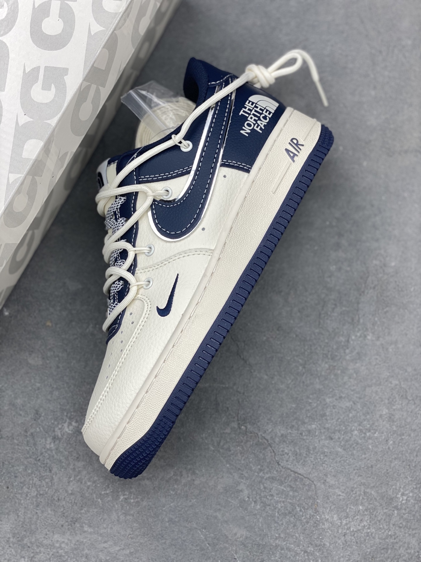 Nike Air Force 1 '07 Low The North Face Limited Edition Sneakers 8 i1740672292595 8700 0 6