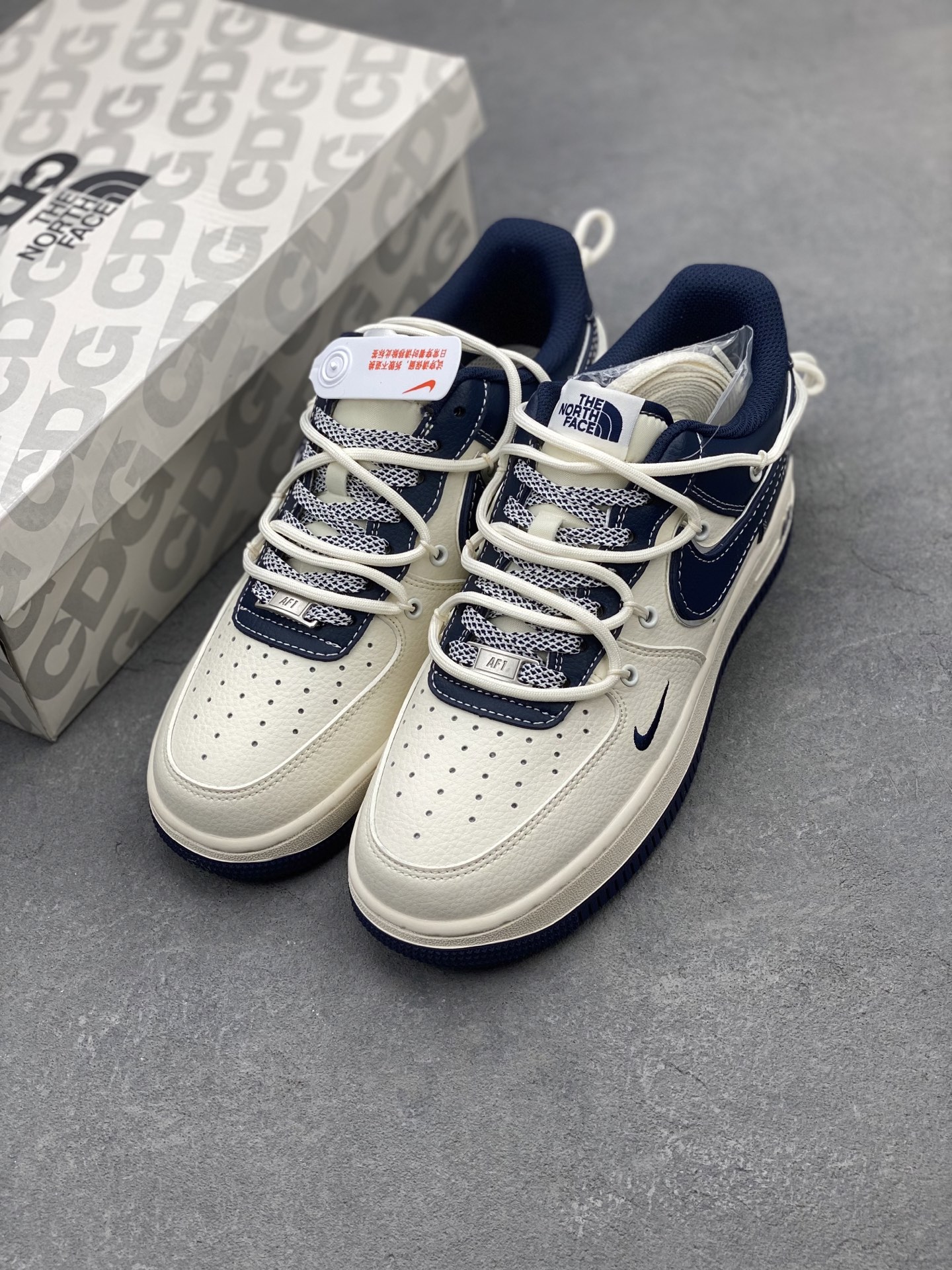 Nike Air Force 1 '07 Low The North Face Limited Edition Sneakers 9 i1740672292655 116 0 7