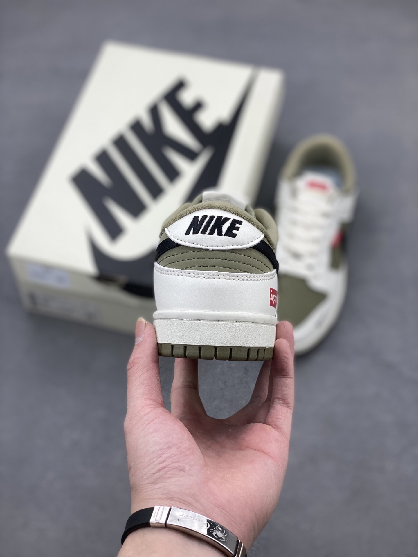 Nike SB Dunk Low Supreme Olive Green Sneakers - Limited Edition 5 i1740674417413 7285 0 3