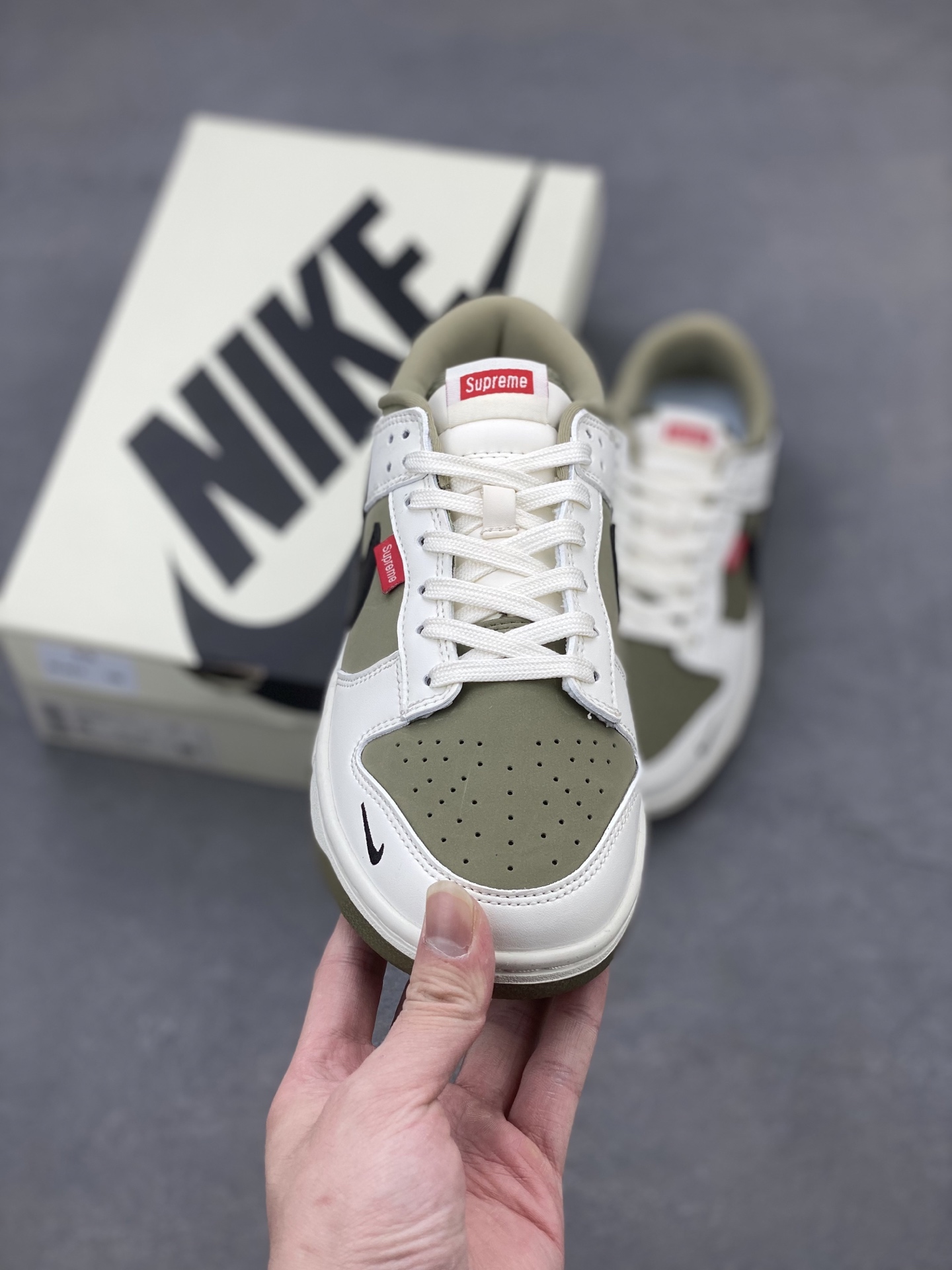 Nike SB Dunk Low Supreme Olive Green Sneakers - Limited Edition 3 i1740674418012 8542 0 1