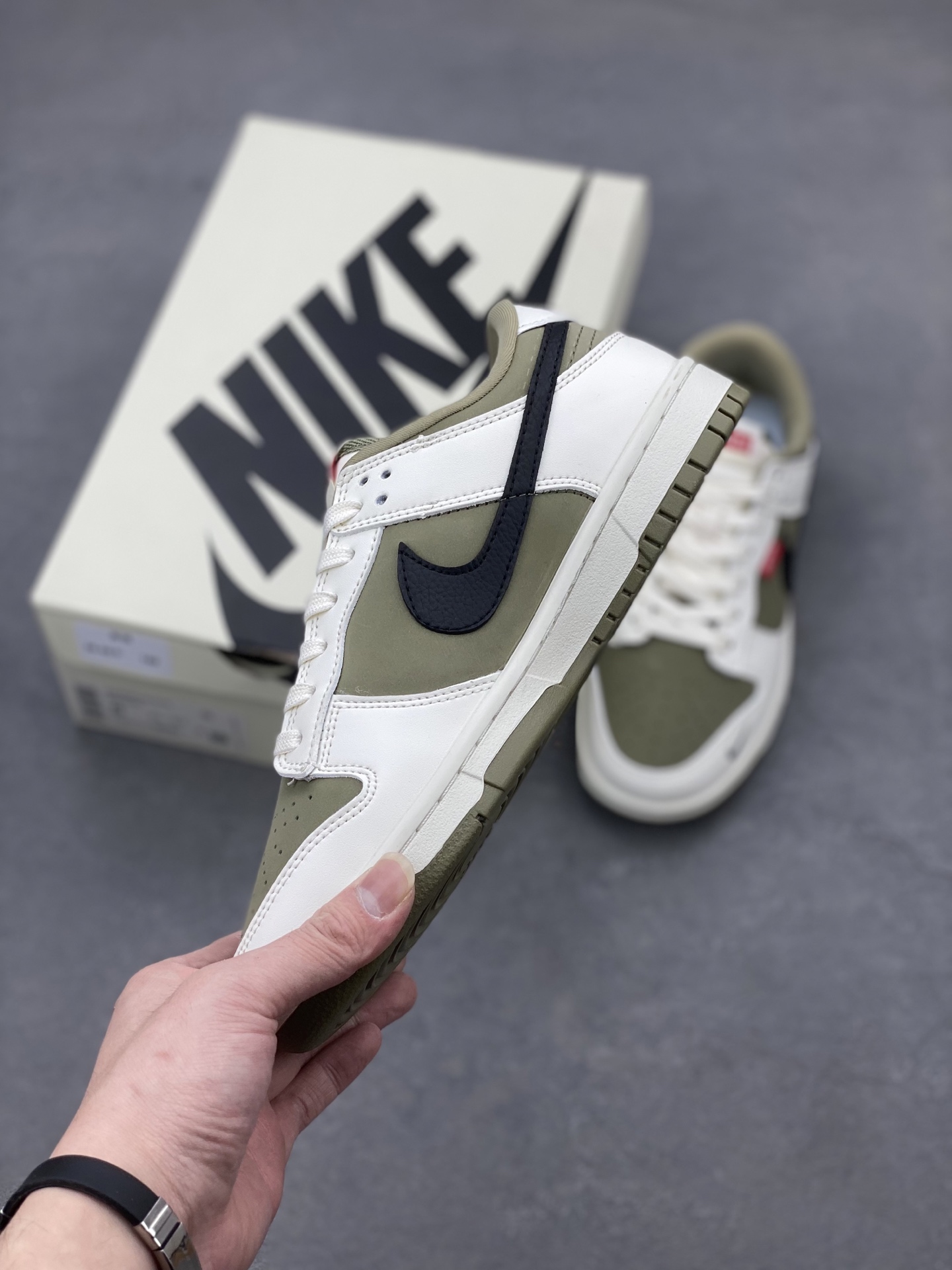Nike SB Dunk Low Supreme Olive Green Sneakers - Limited Edition 4 i1740674418407 8441 0 2