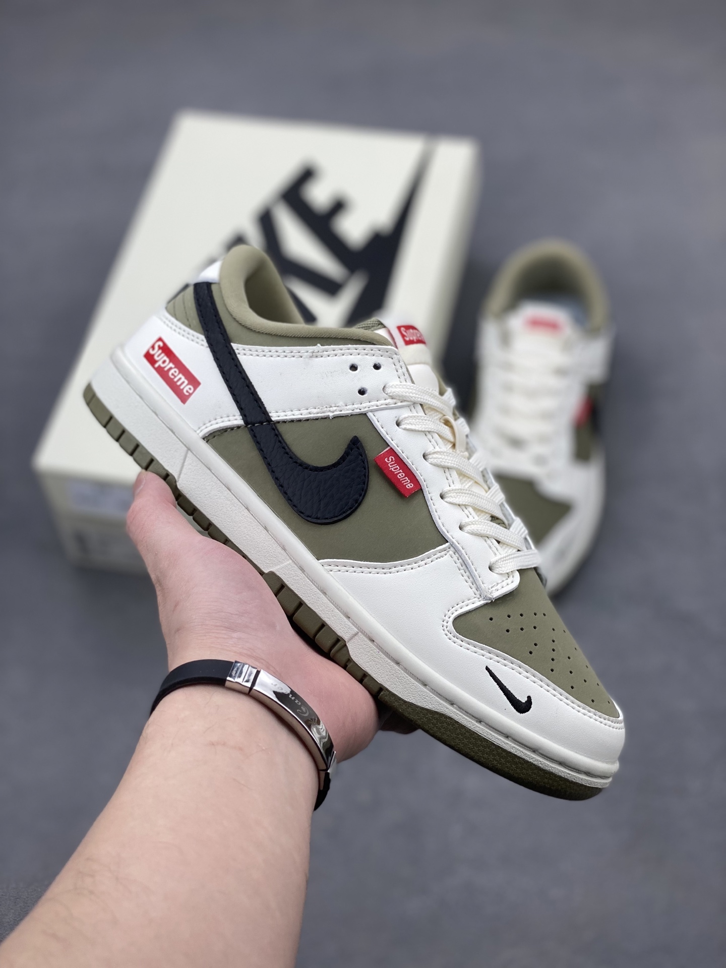 Nike SB Dunk Low Supreme Olive Green Sneakers - Limited Edition 2 i1740674419803 3950 0 0