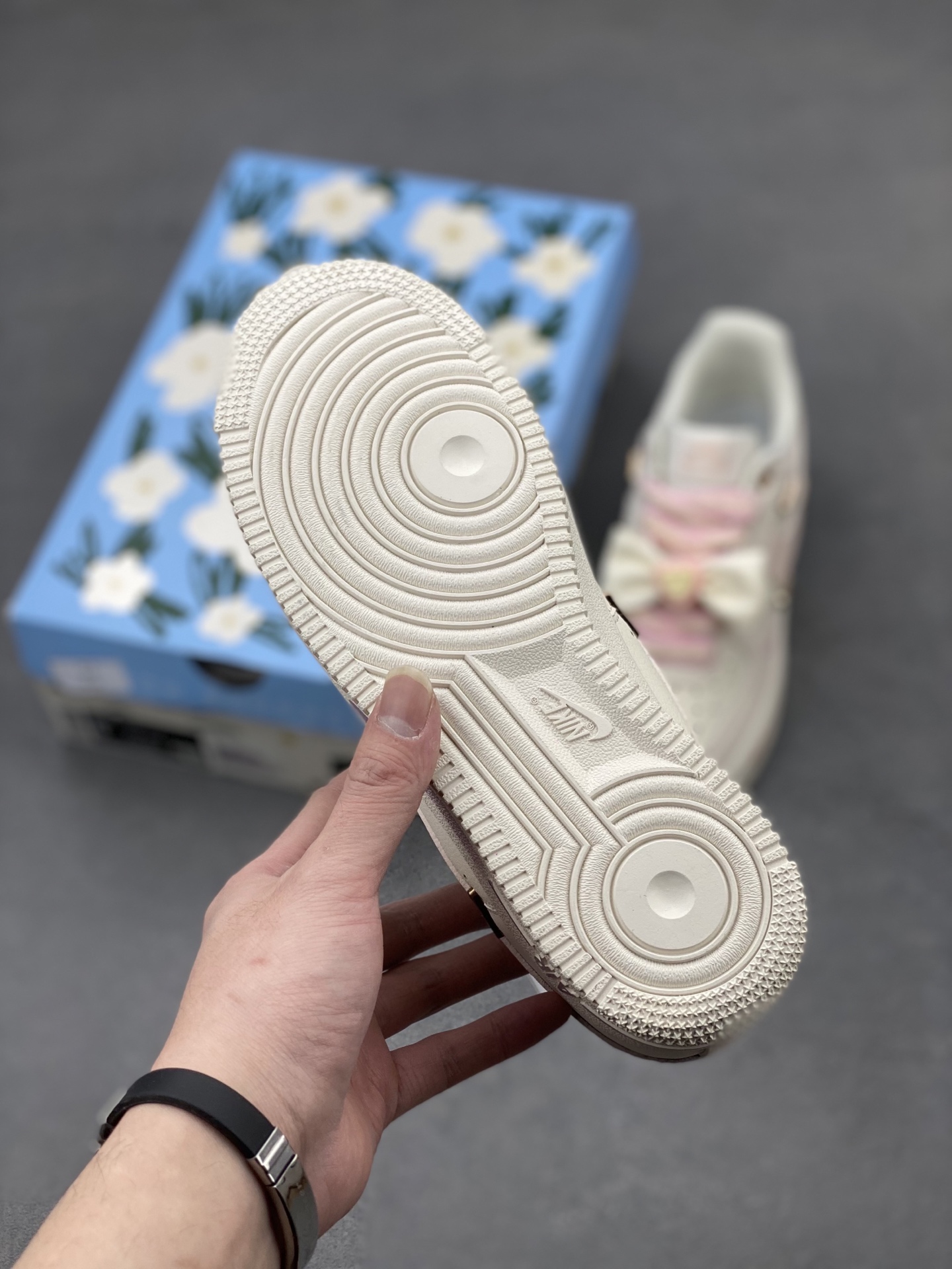 Nike Air Force 1 '07 Custom 'Love Bow' Sneakers - Stylish & Unique 7 i1740758479462 6605 0 5