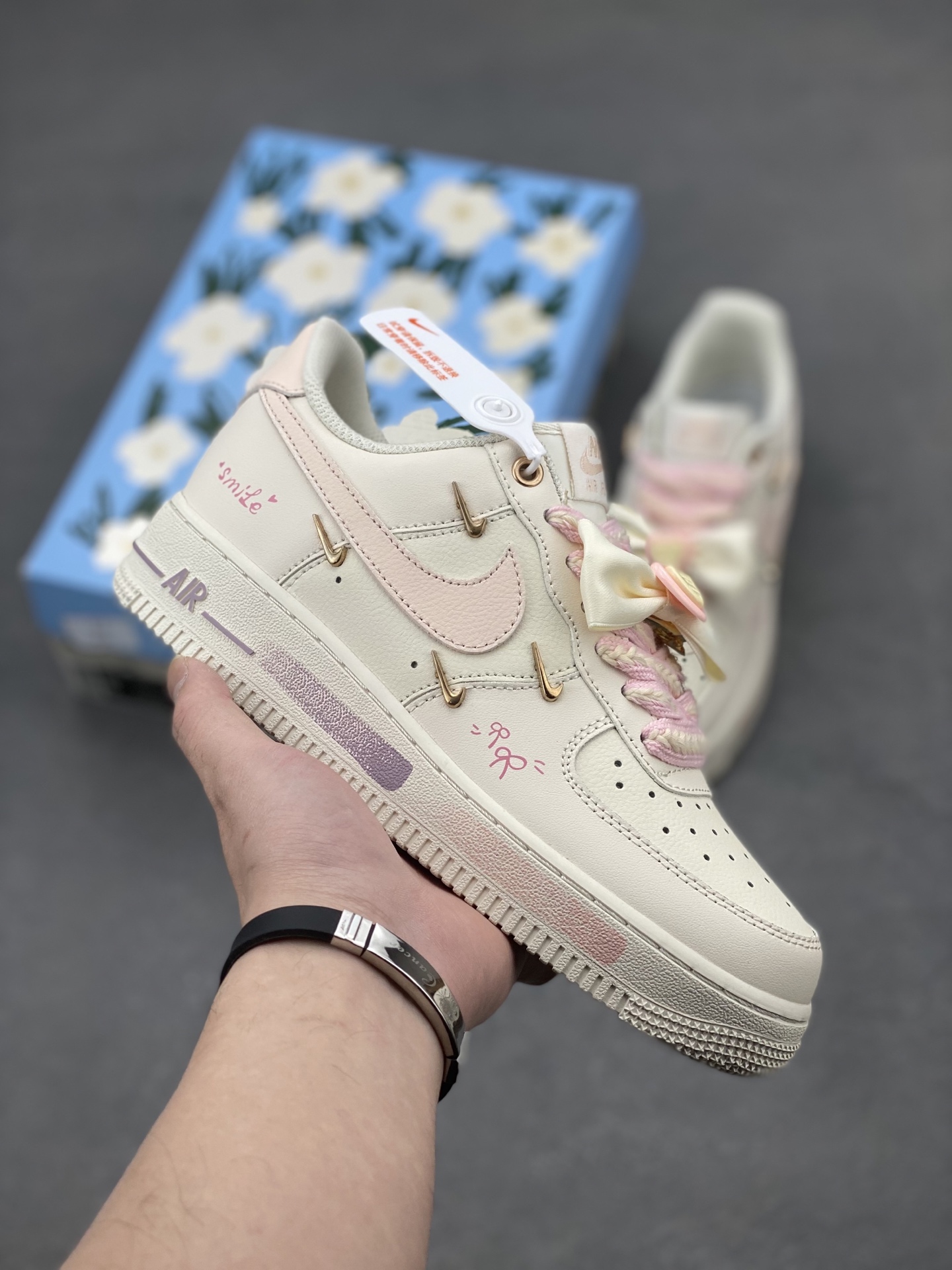 Nike Air Force 1 '07 Custom 'Love Bow' Sneakers - Stylish & Unique 2 i1740758482037 7150 0 0