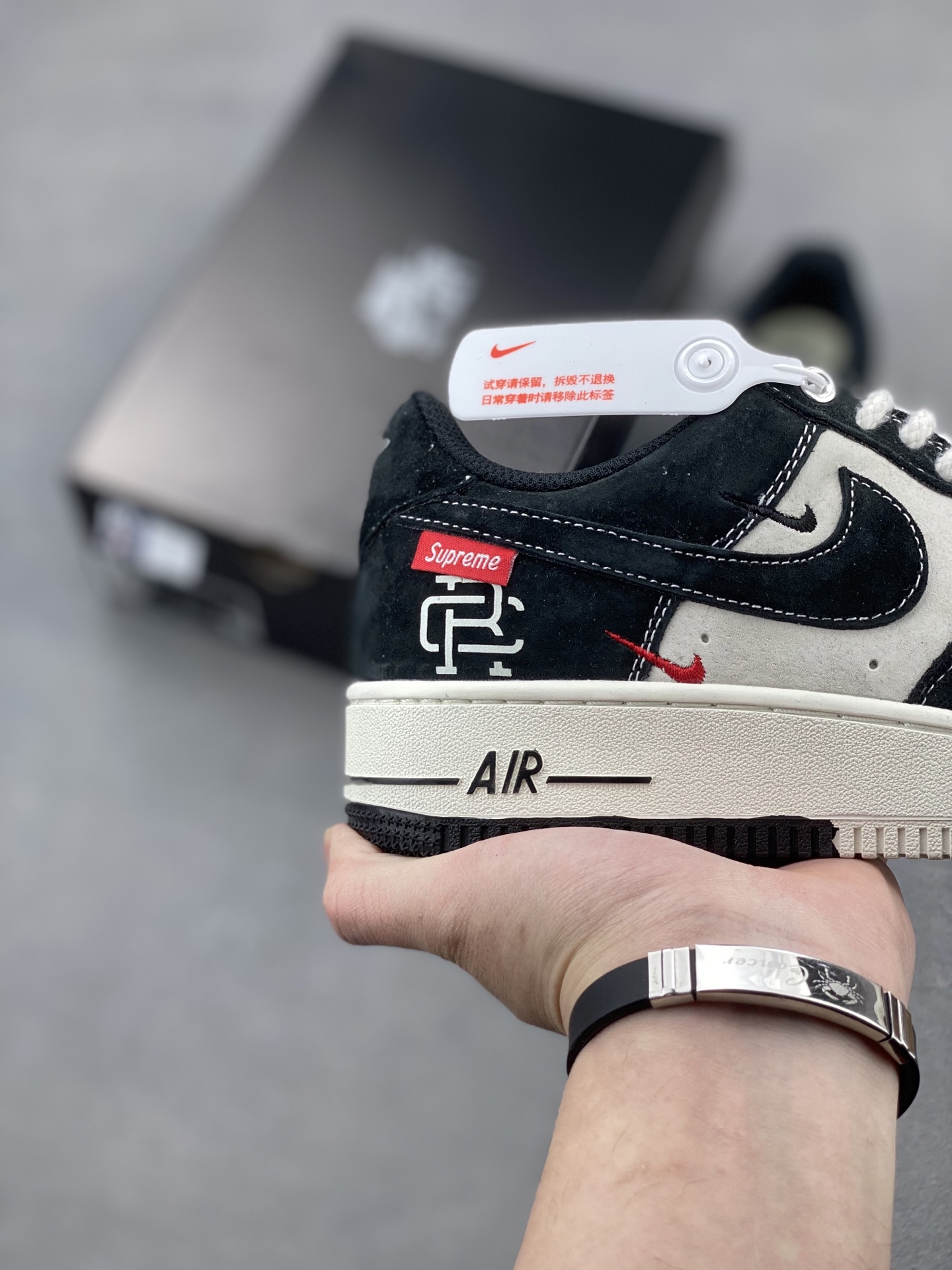 Nike Air Force 1 '07 Low Supreme Collaboration Black/Cream Sneakers 6 i1740758545703 2528 0 4