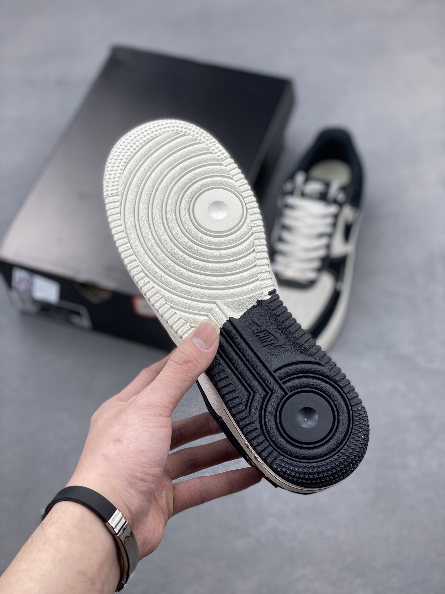 Nike Air Force 1 '07 Low Supreme Collaboration Black/Cream Sneakers 7 i1740758546319 9115 0 5
