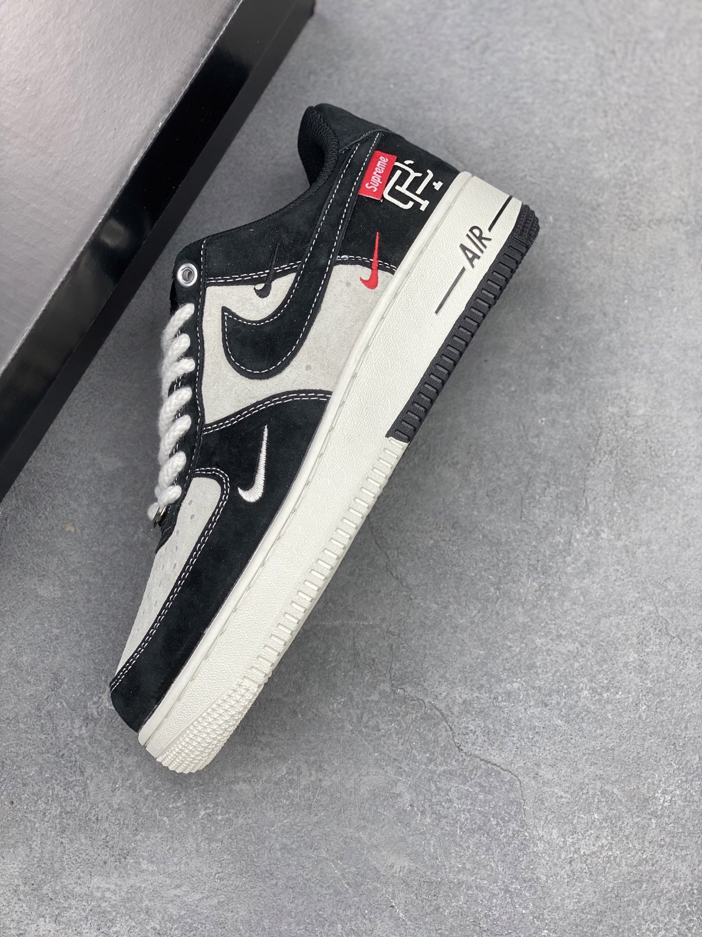 Nike Air Force 1 '07 Low Supreme Collaboration Black/Cream Sneakers 8 i1740758548015 7220 0 6