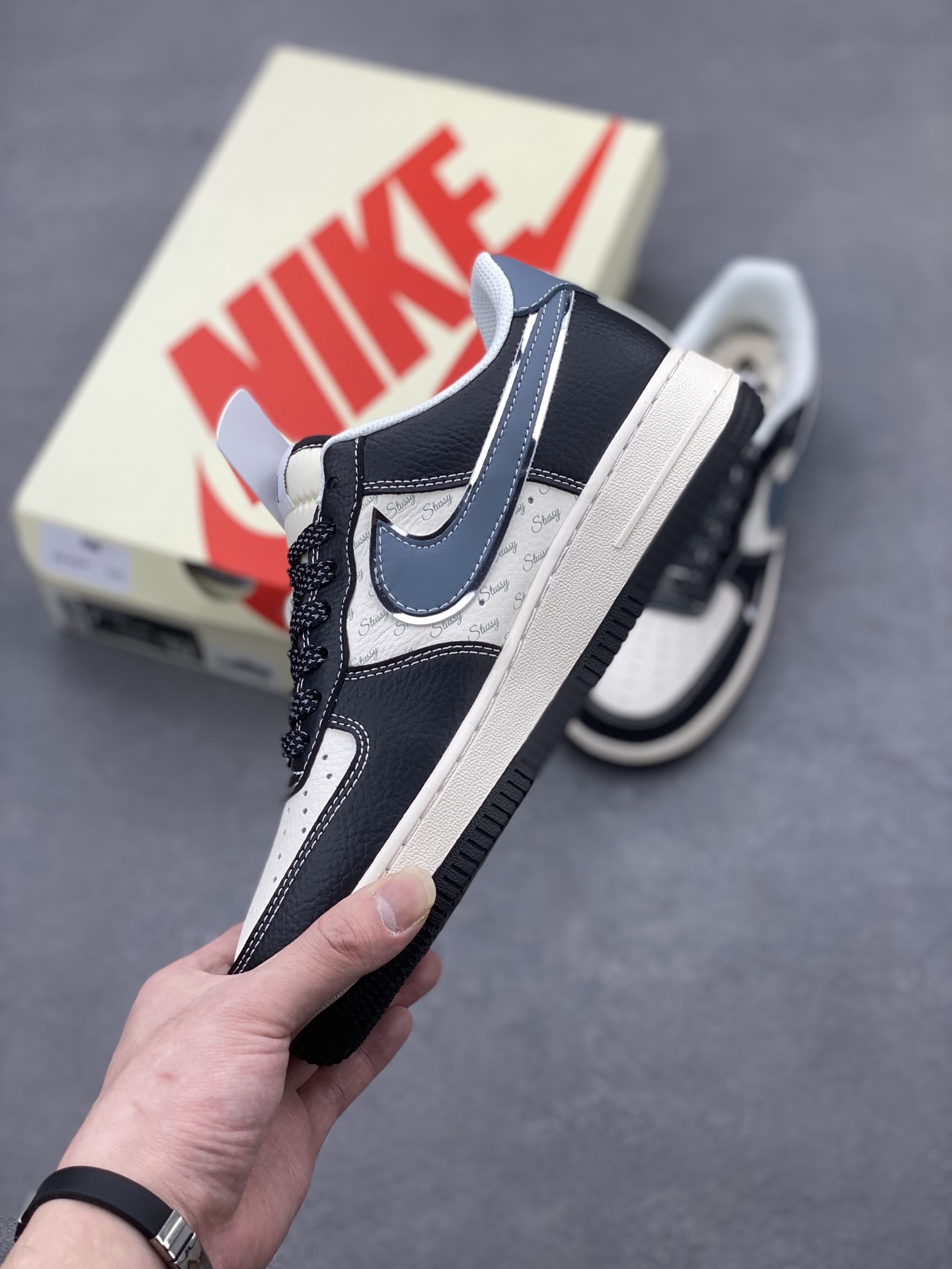 Nike Air Force 1 '07 Low Black/White Sneakers - Limited Edition 4 i1740934027821 4049 0 2