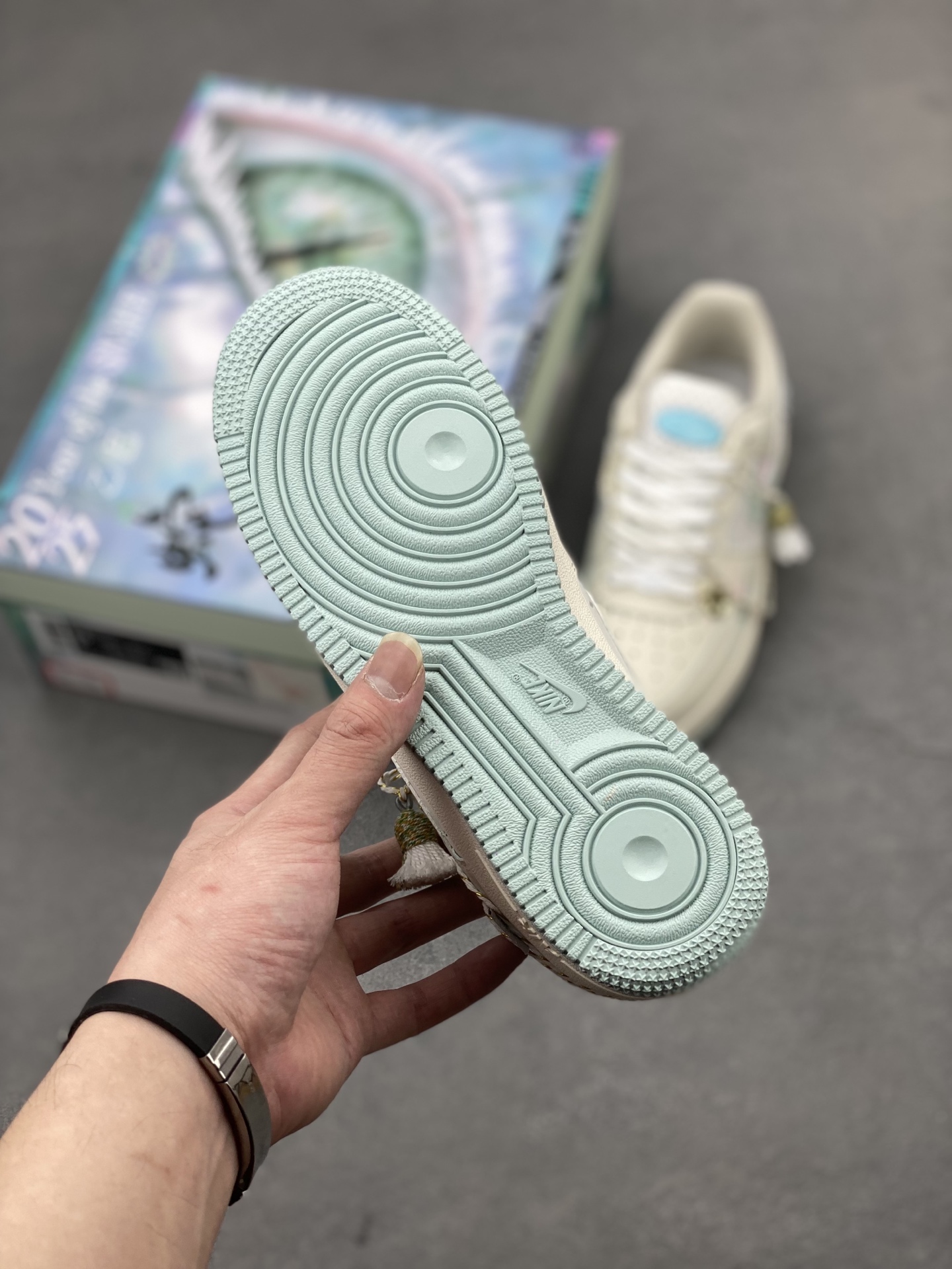 Nike Air Force 1 '07 Low Sneakers - Limited Edition, Comfortable, and Stylish 7 i1740934231969 850 0 5