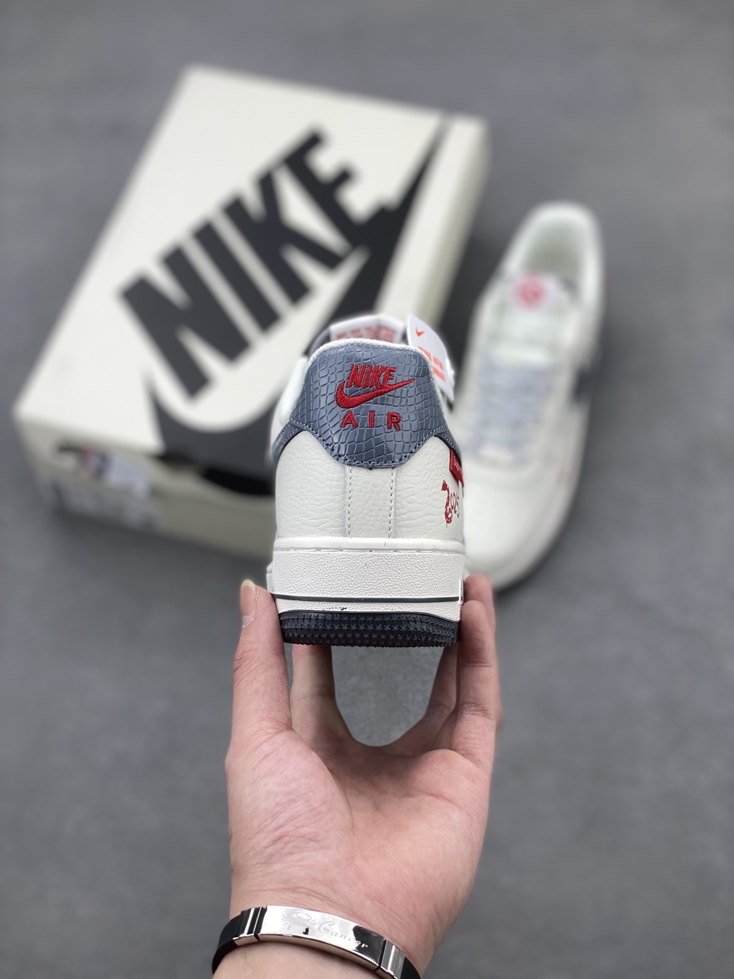 Nike Air Force 1 '07 Low Supreme Sneakers - Limited Edition 5 i1741019167661 3329 0 3