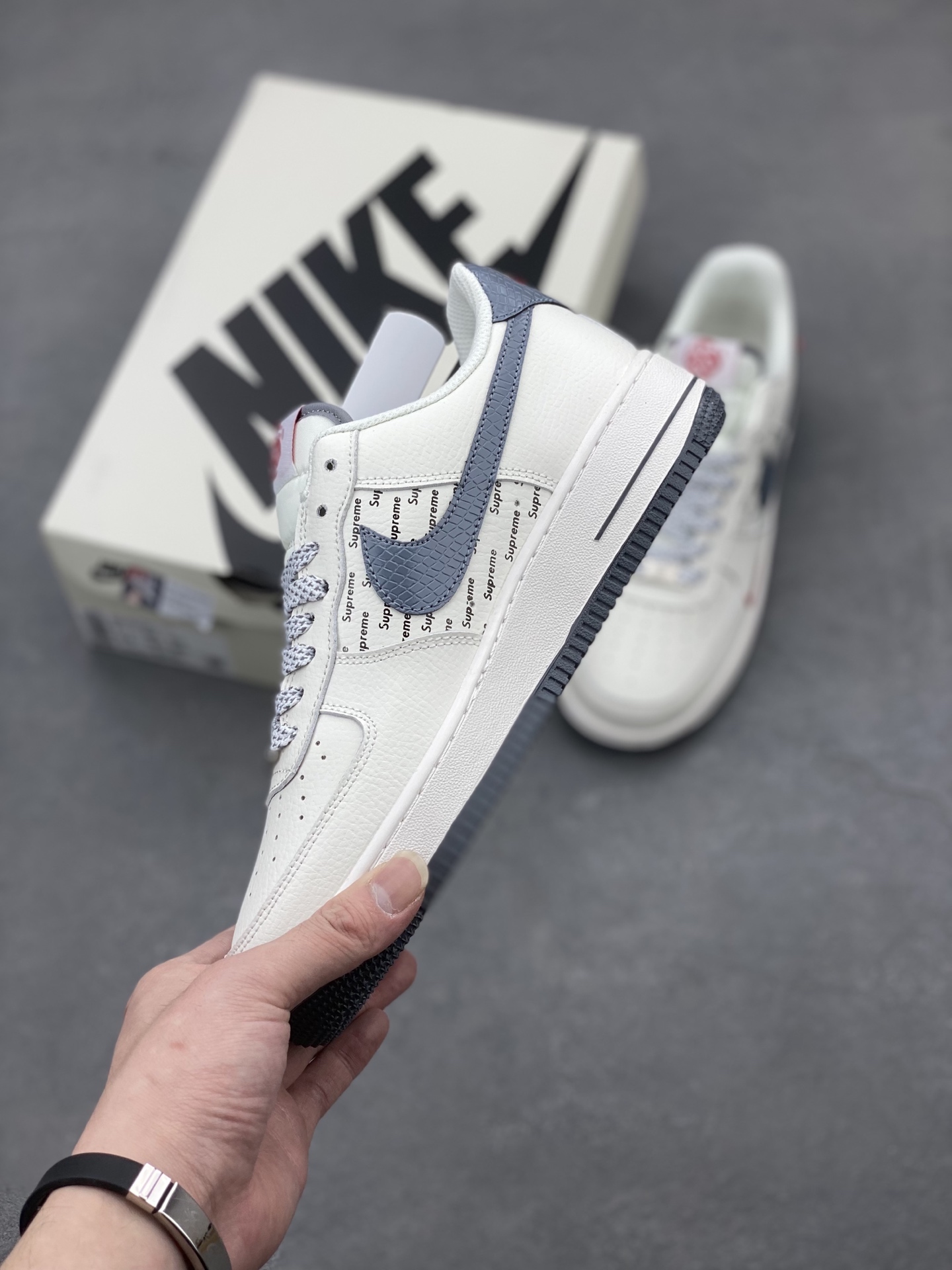 Nike Air Force 1 '07 Low Supreme Sneakers - Limited Edition 4 i1741019168791 2012 0 2