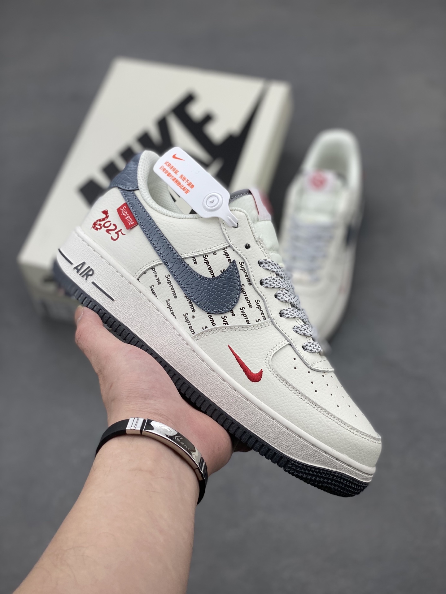 Nike Air Force 1 '07 Low Supreme Sneakers - Limited Edition 2 i1741019172828 1482 0 0