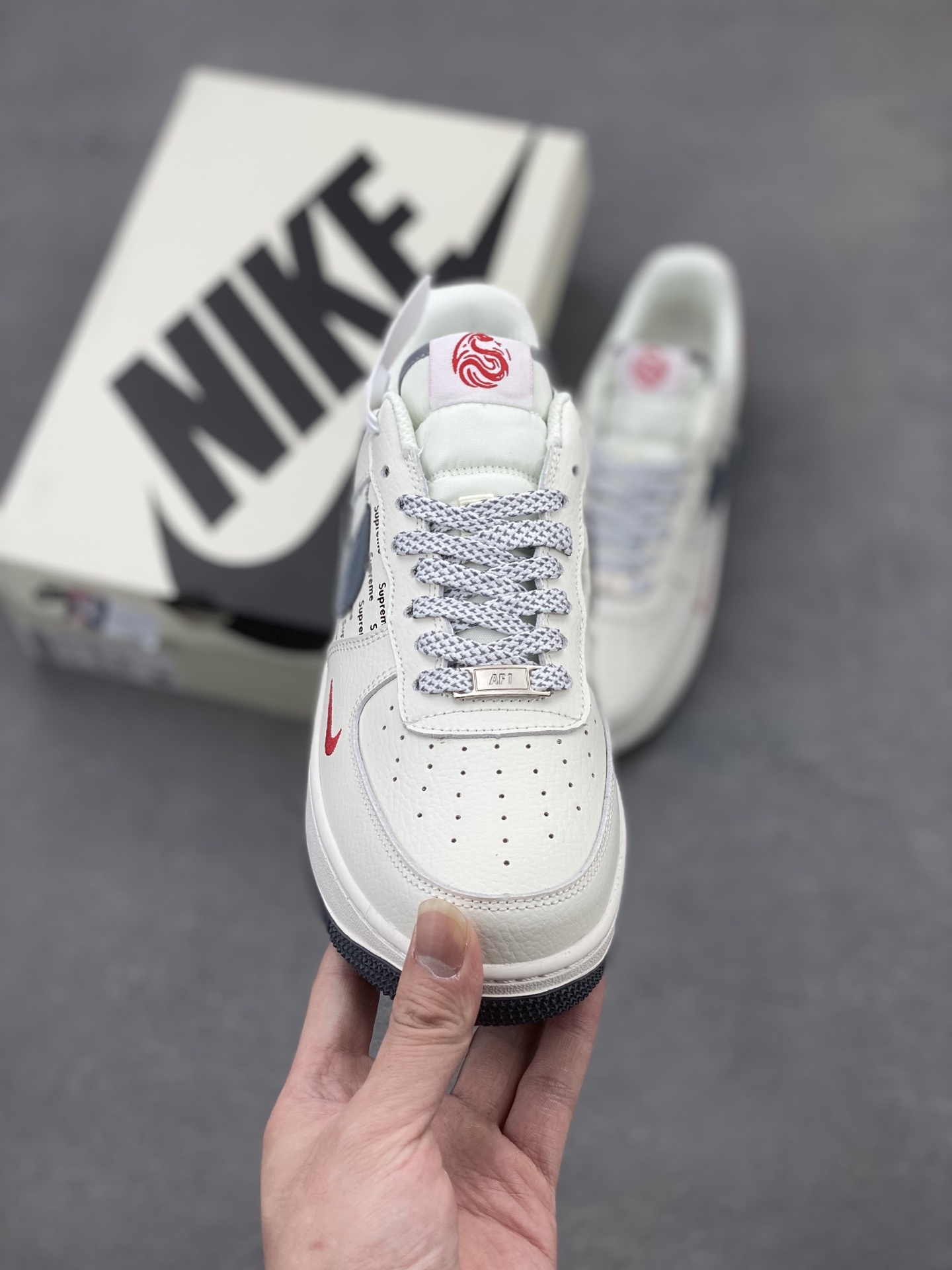 Nike Air Force 1 '07 Low Supreme Sneakers - Limited Edition 3 i1741019178391 2534 0 1