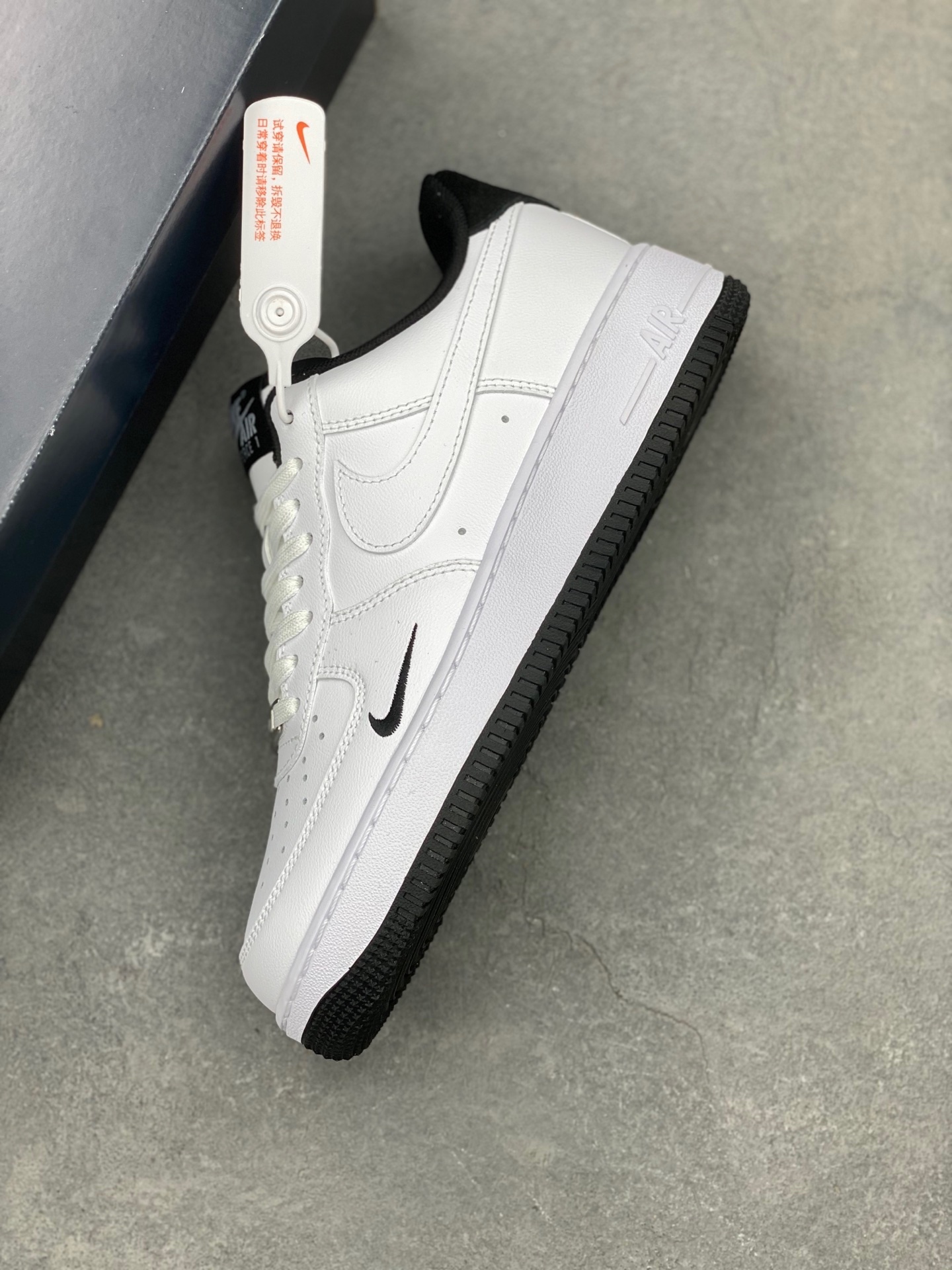 Nike Air Force 1 '07 Low White/Black Limited Edition Sneakers - HM9483-101 8 i1741019230968 1680