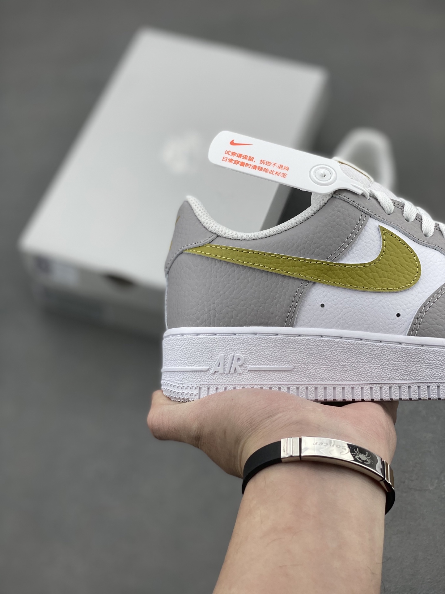 Nike Air Force 1 '07 Low Gray/Gold Casual Sneakers - Iconic Style & Comfort 6 i1741277544782 2350 0 4